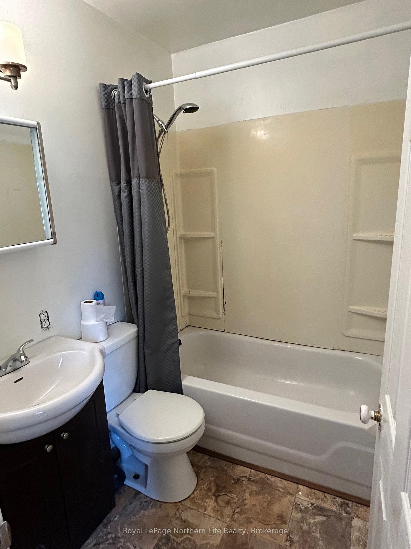 Photo 7 of 686 O'Brien Street, North Bay, Central — HOMEH