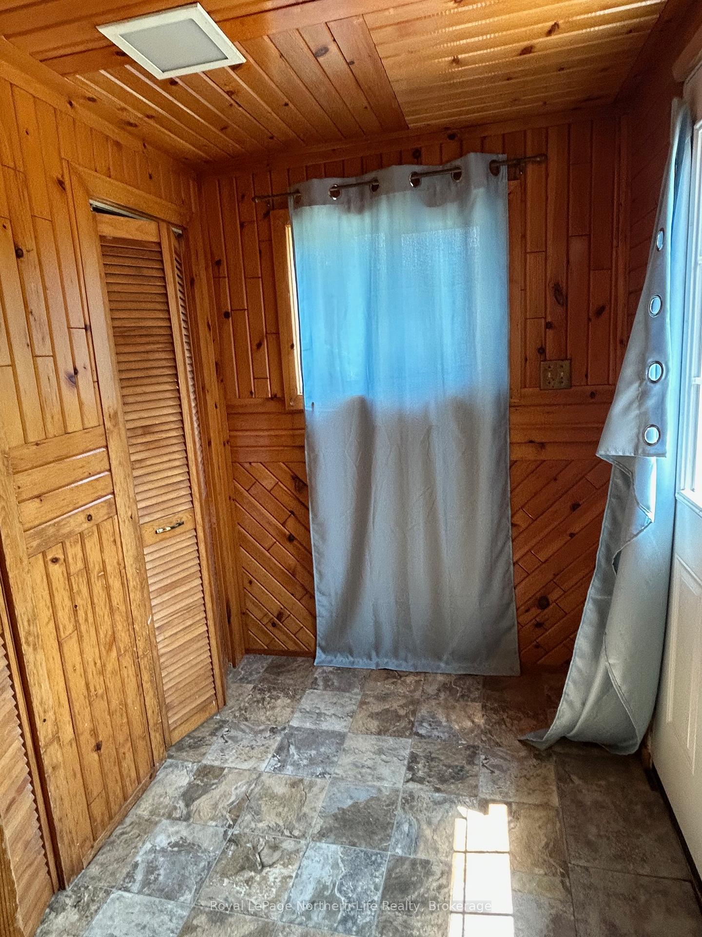 Photo 8 of 686 O'Brien Street, North Bay, Central — HOMEH