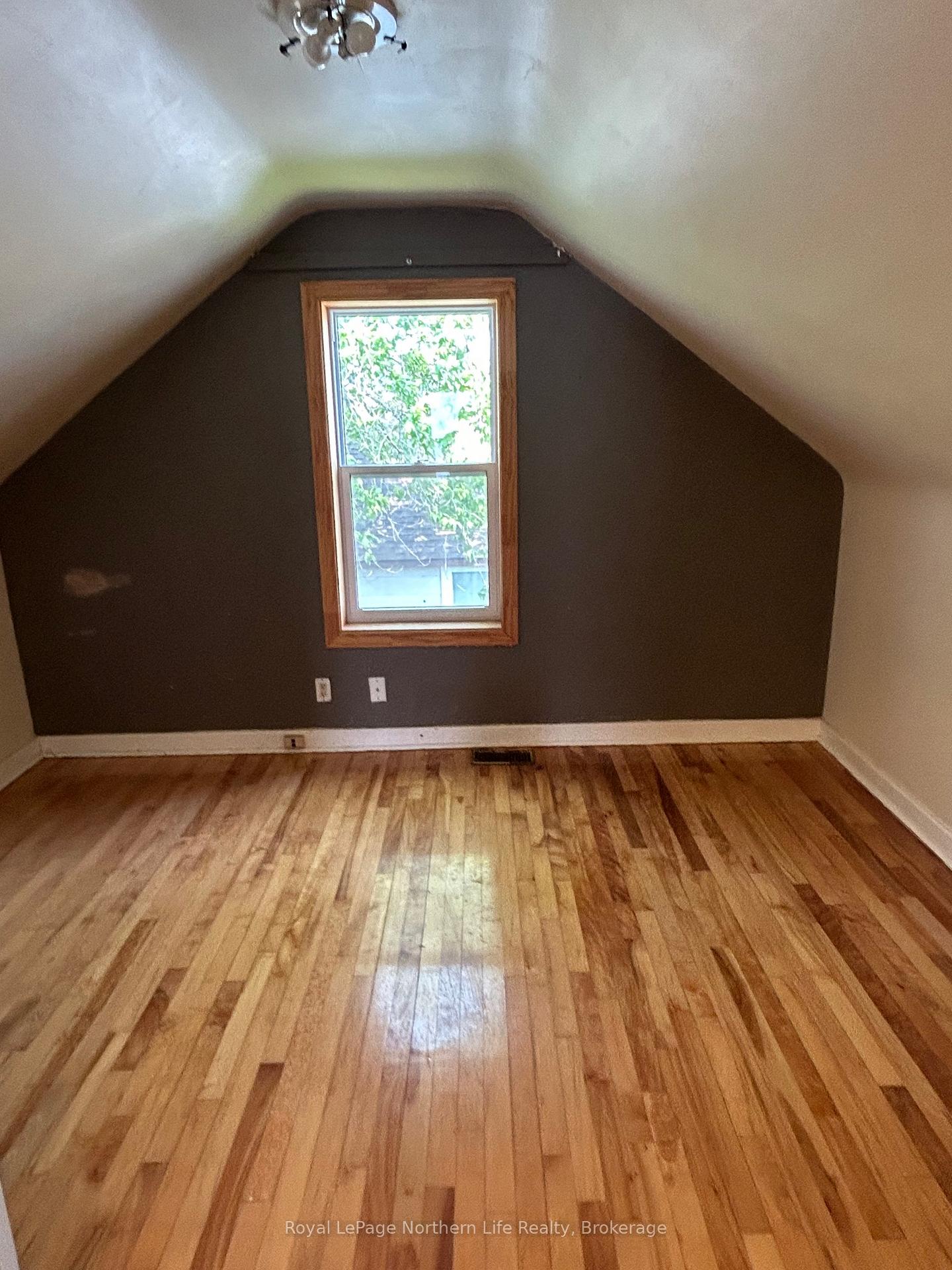 Photo 9 of 686 O'Brien Street, North Bay, Central — HOMEH