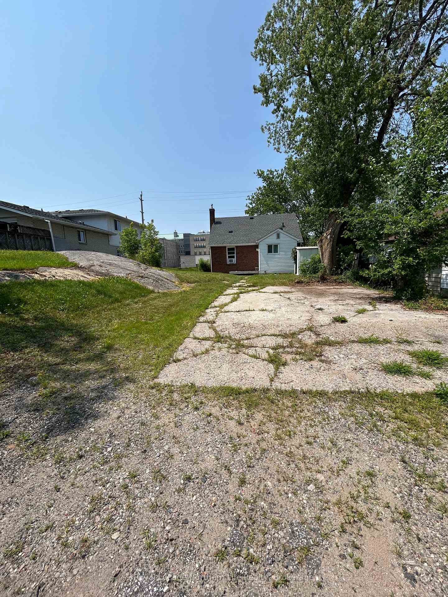 Photo 12 of 686 O'Brien Street, North Bay, Central — HOMEH