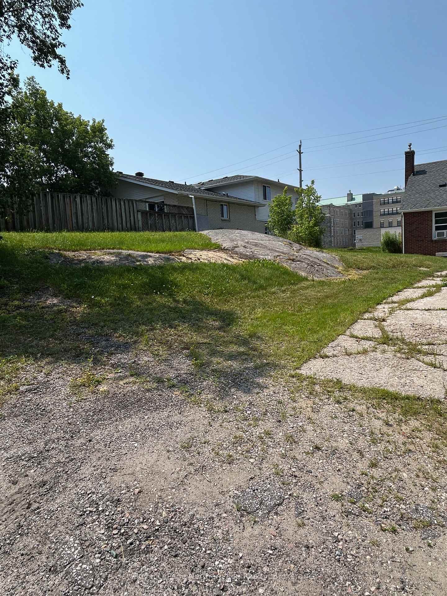 Photo 13 of 686 O'Brien Street, North Bay, Central — HOMEH