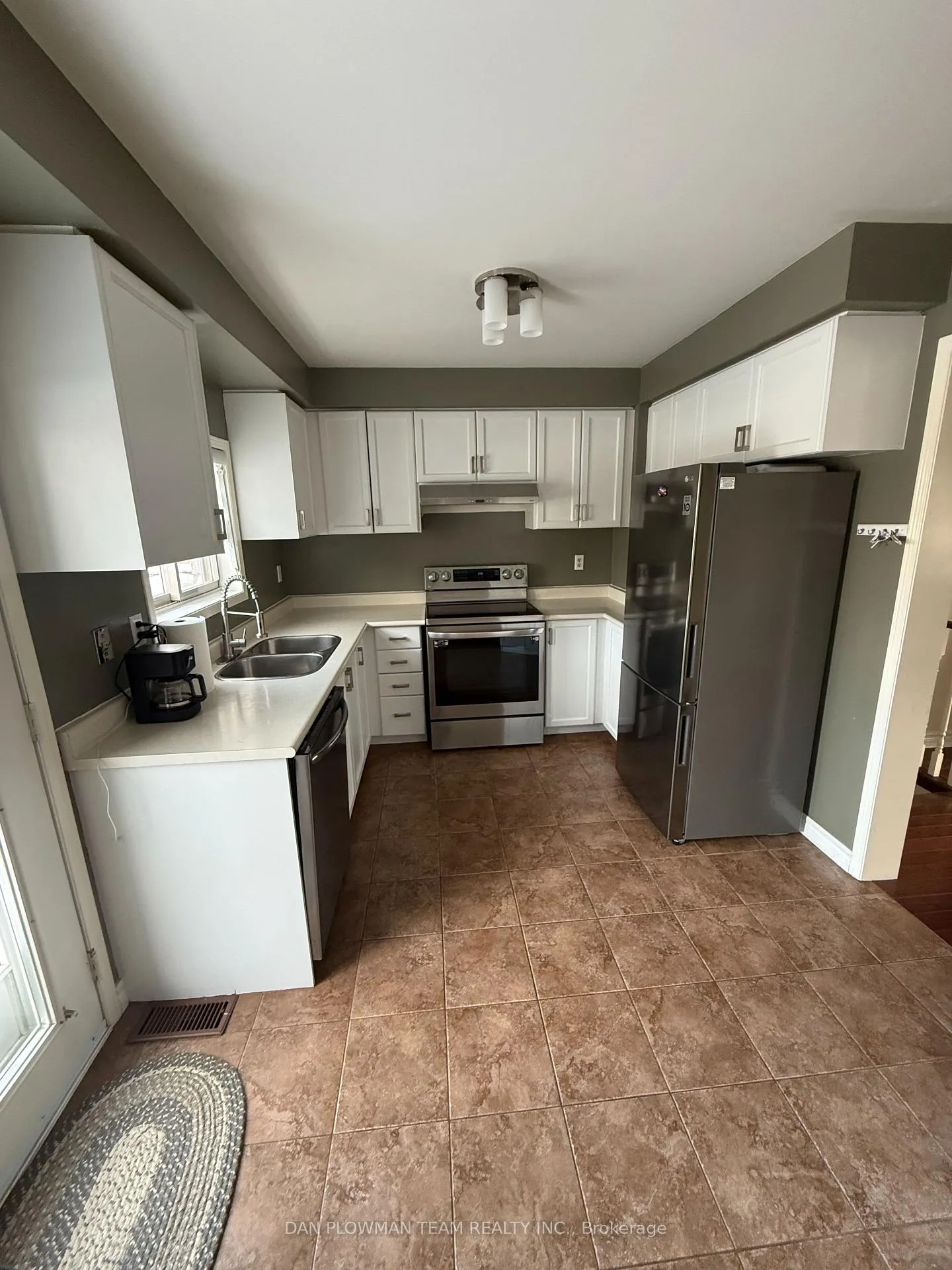 Photo 2 of 1596 Fieldgate Drive, Oshawa, Samac — HOMEH