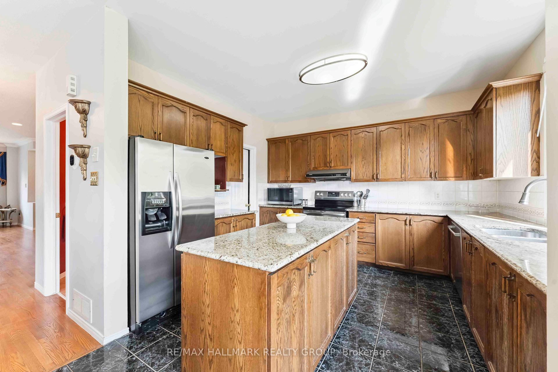 Photo 8 of 551 Chardonnay Drive, Ottawa, Avalon East — HOMEH