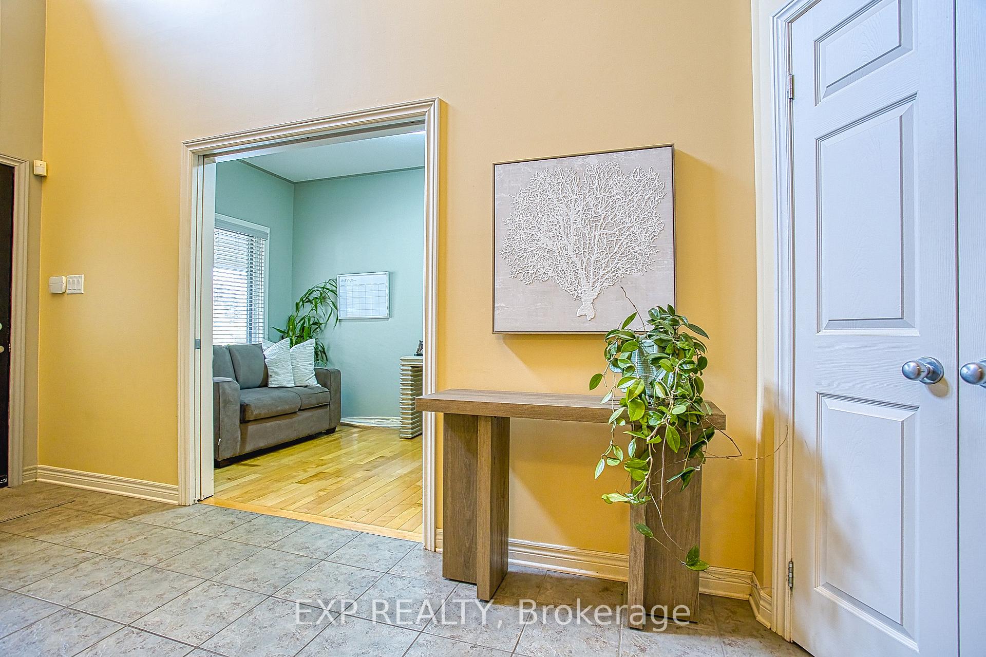 Photo 7 of 2362 Walker Court, Niagara Falls, Stamford — HOMEH