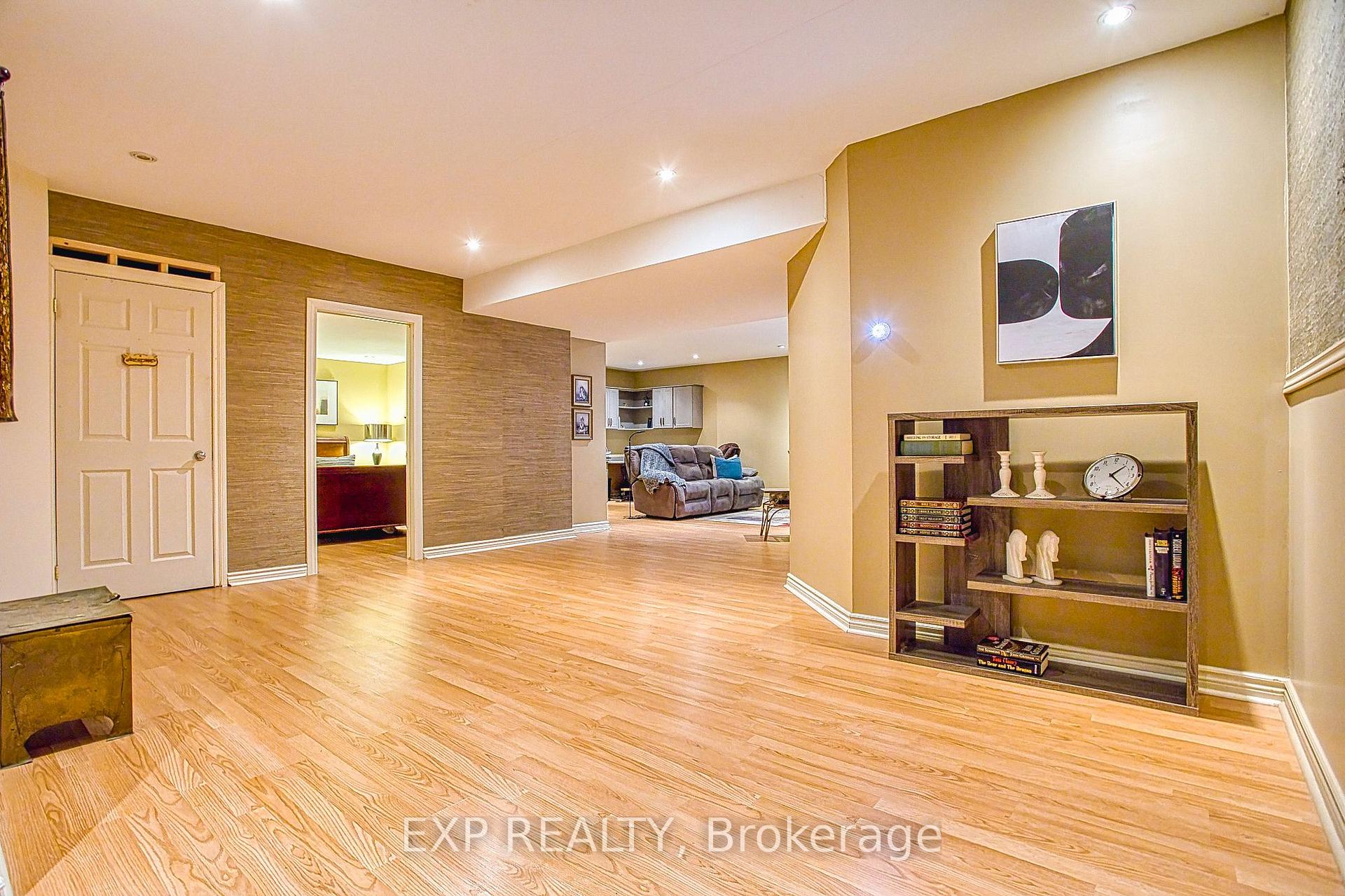 Photo 23 of 2362 Walker Court, Niagara Falls, Stamford — HOMEH