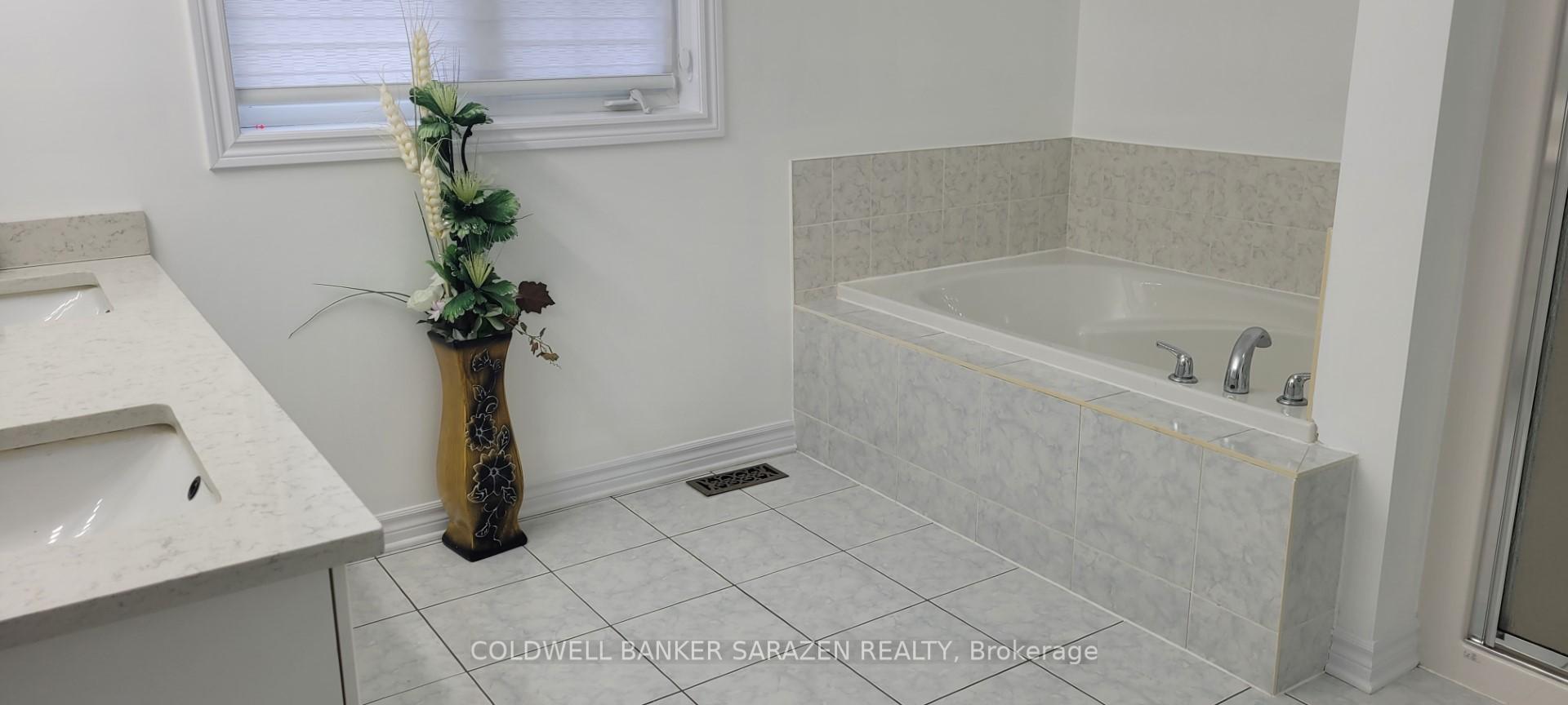 Photo 11 of 306 Saddleridge Drive, Ottawa, Mer Bleue/Bradley Estates/Anderson Park — HOMEH