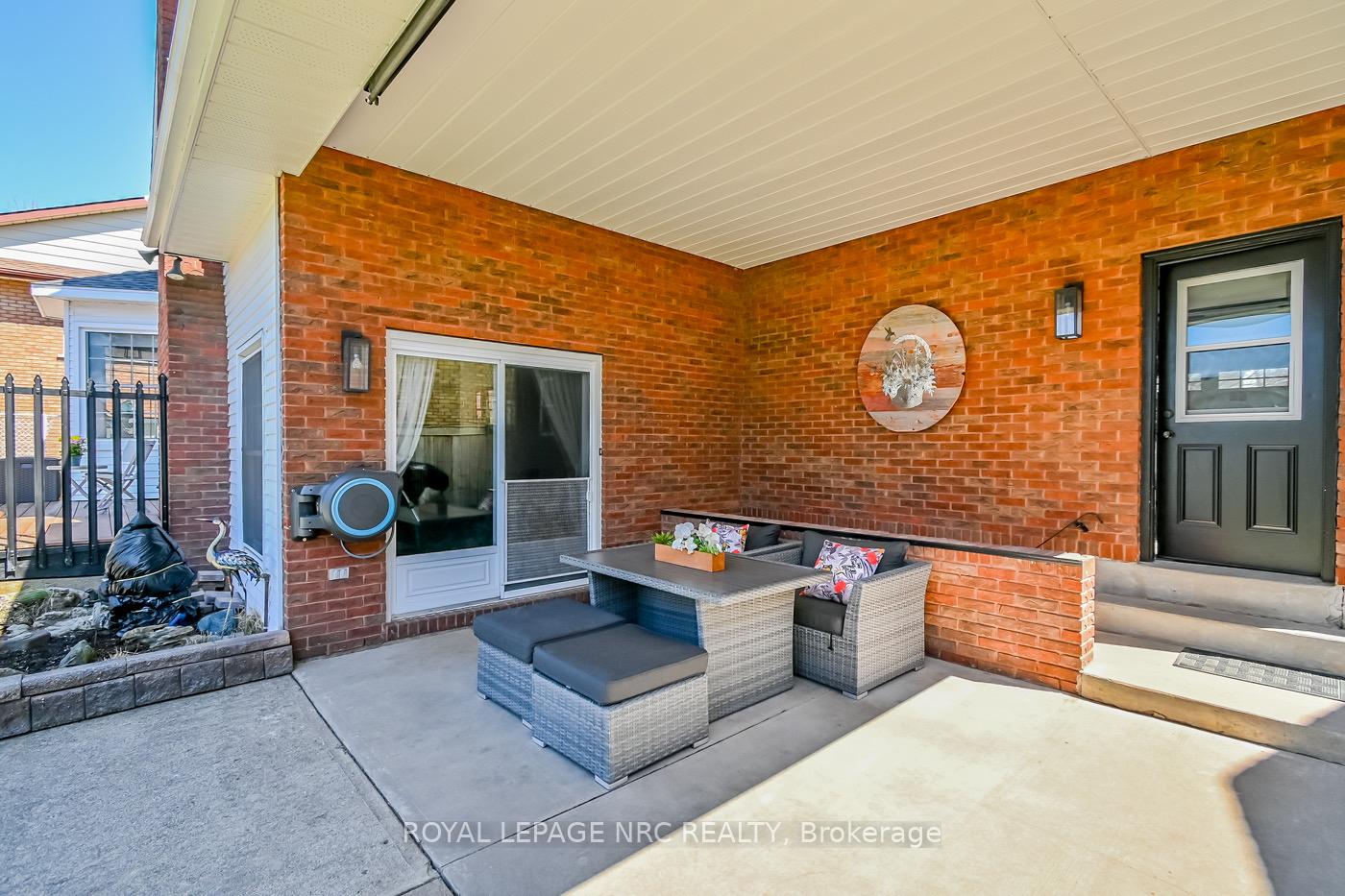 Photo 3 of 10 Vinemount Drive, Pelham, Fonthill — HOMEH