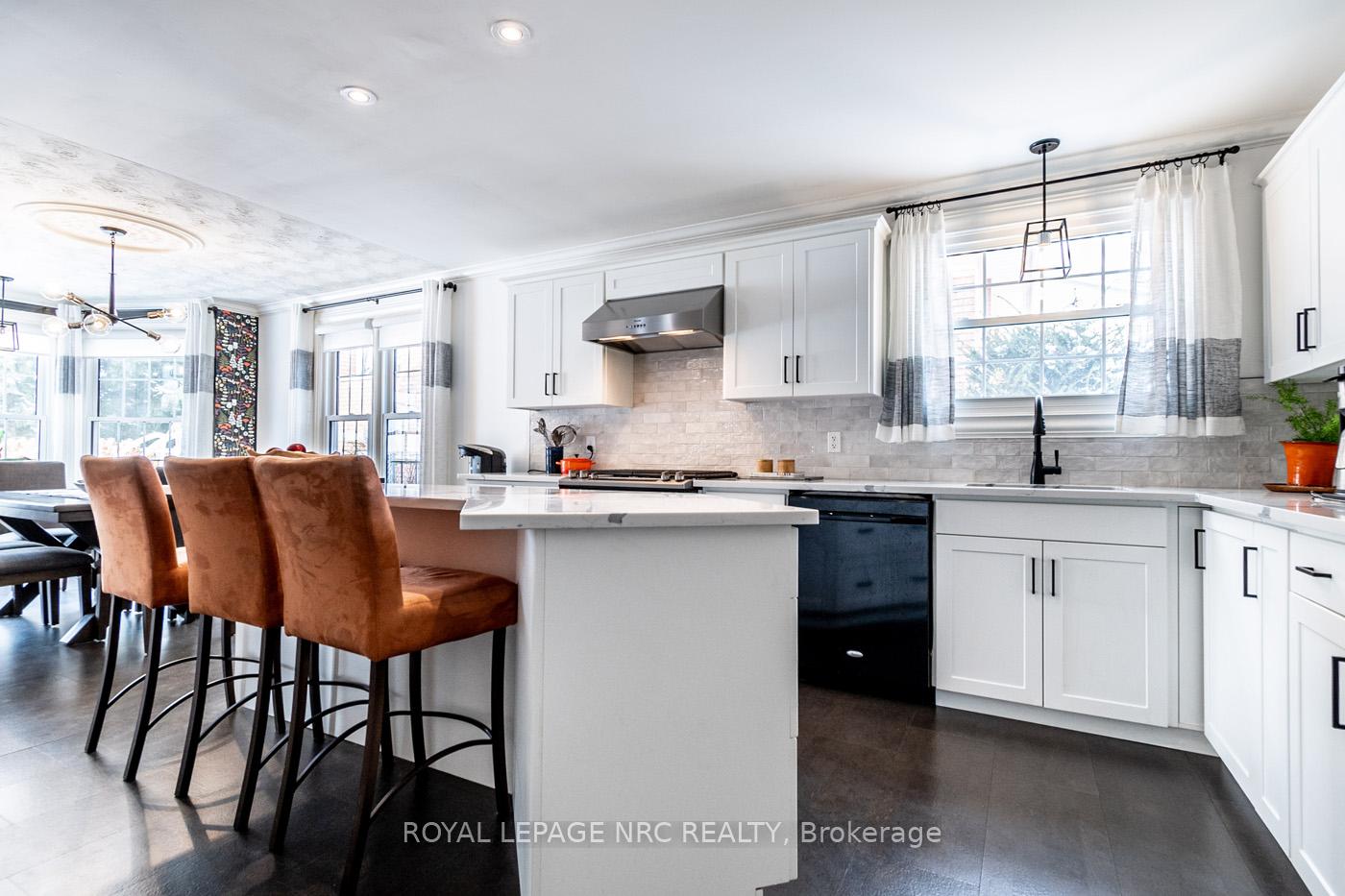 Photo 4 of 10 Vinemount Drive, Pelham, Fonthill — HOMEH