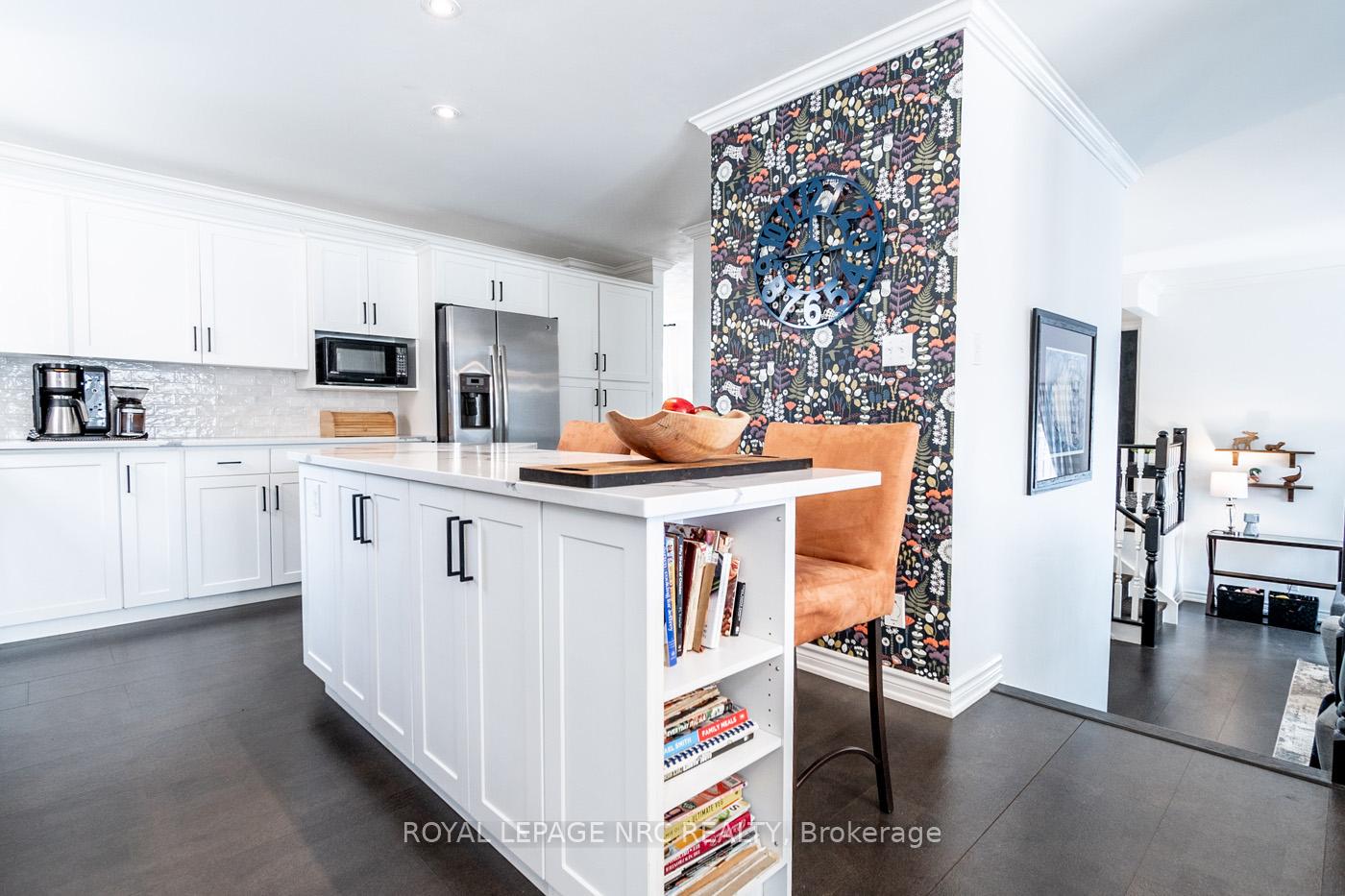 Photo 8 of 10 Vinemount Drive, Pelham, Fonthill — HOMEH