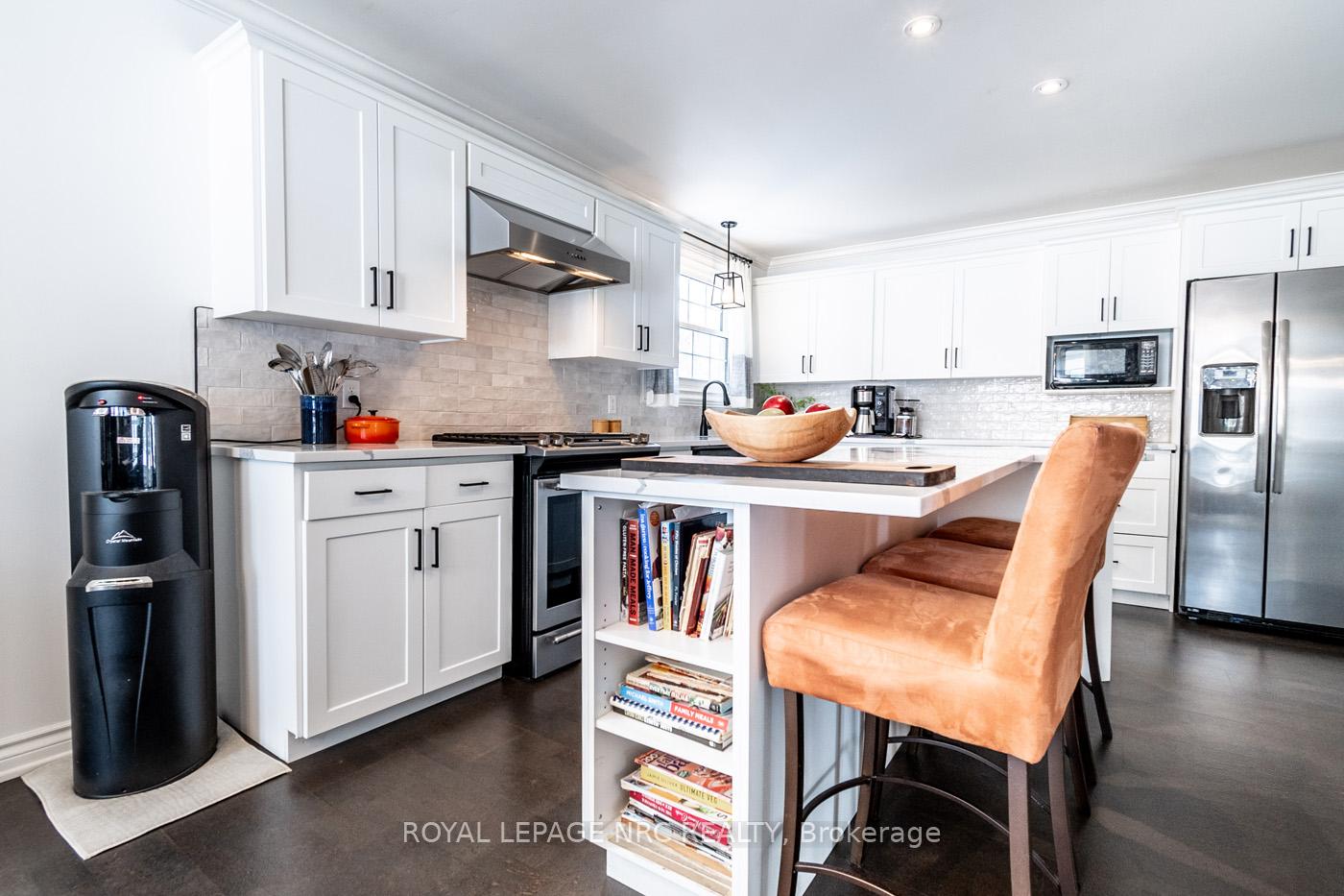 Photo 11 of 10 Vinemount Drive, Pelham, Fonthill — HOMEH