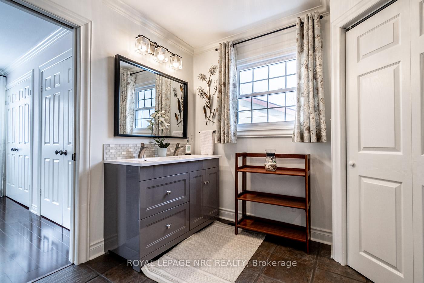 Photo 17 of 10 Vinemount Drive, Pelham, Fonthill — HOMEH