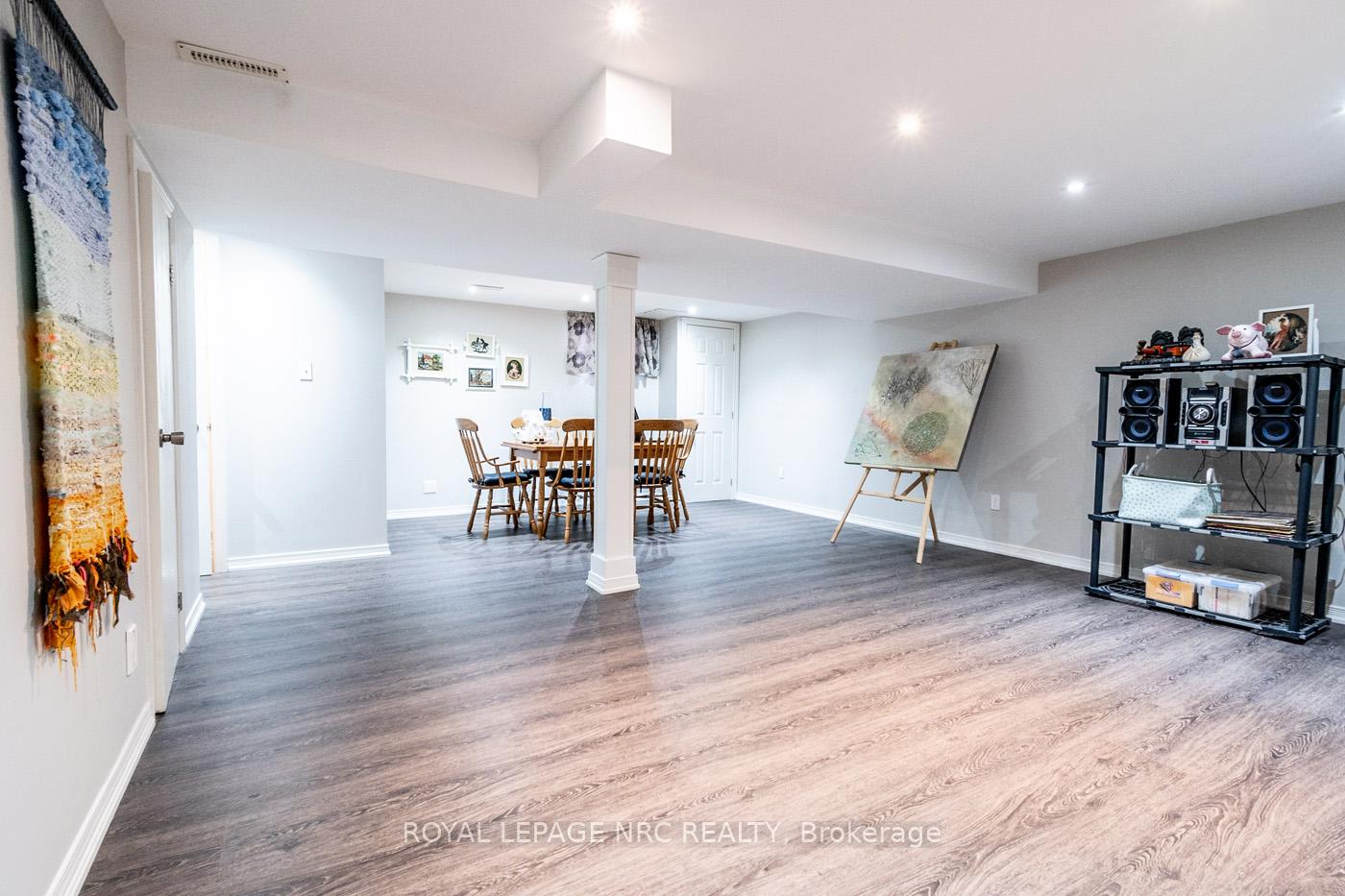 Photo 33 of 10 Vinemount Drive, Pelham, Fonthill — HOMEH
