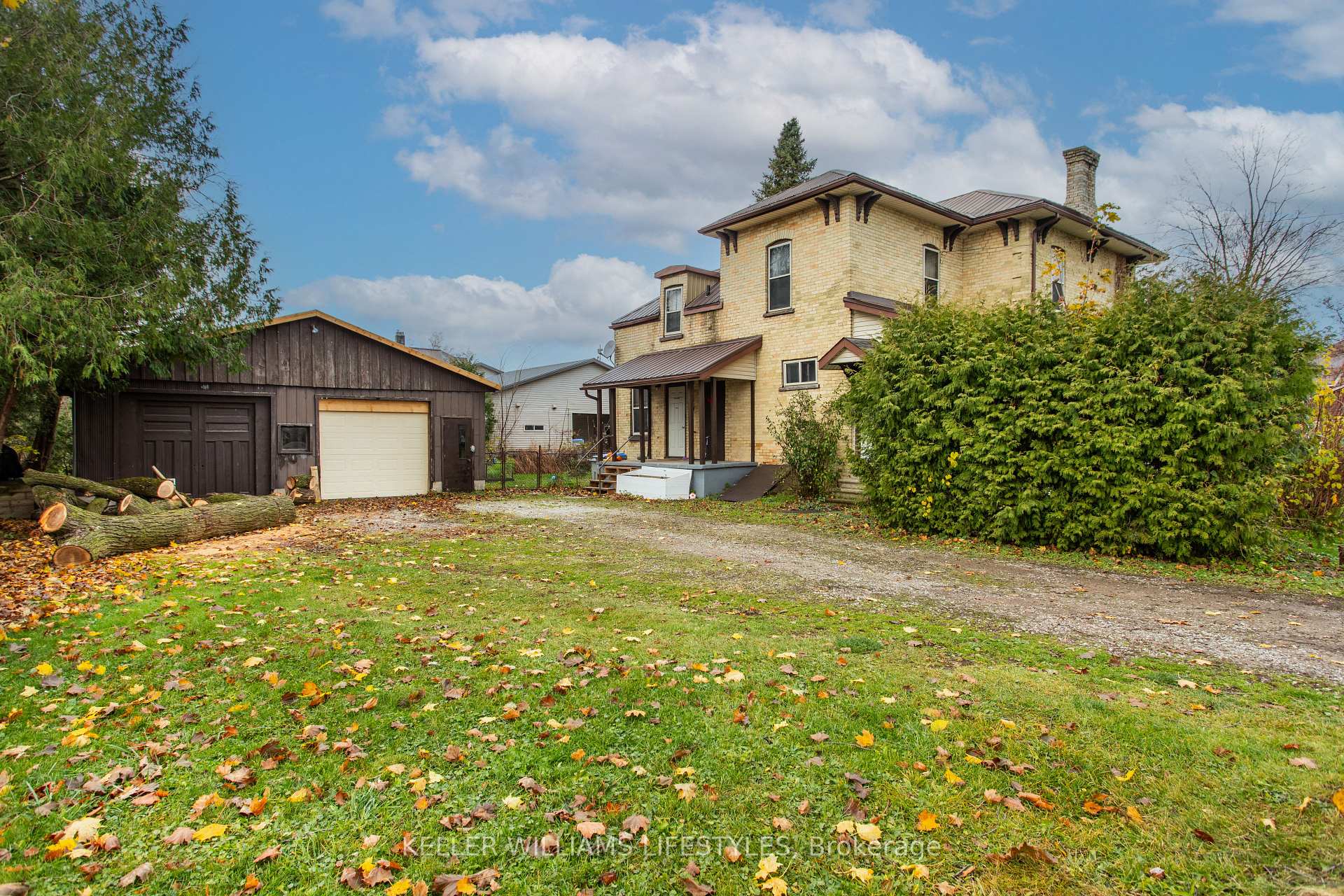 Photo 2 of 167 Broadway Street, North Middlesex, Parkhill — HOMEH