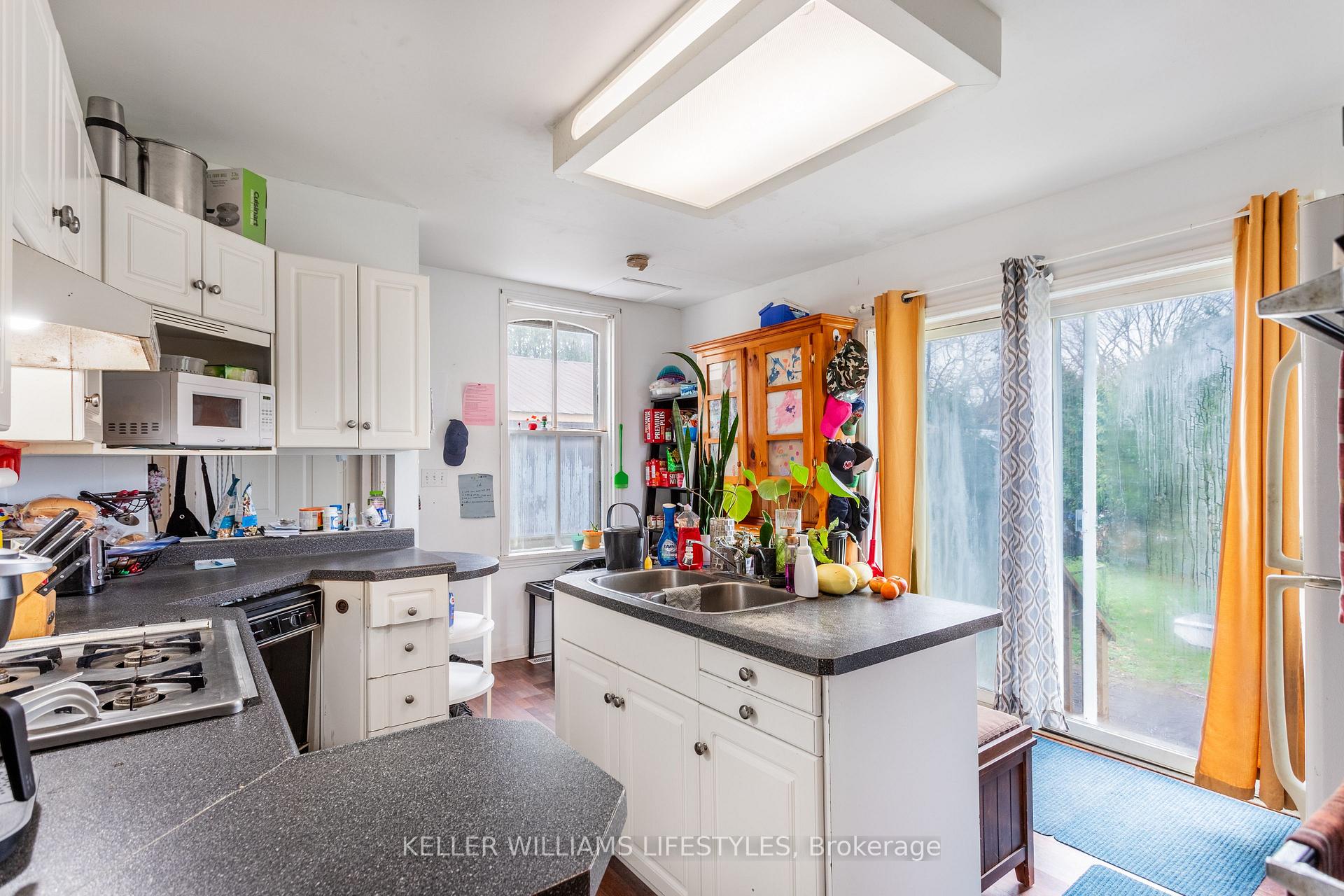 Photo 10 of 167 Broadway Street, North Middlesex, Parkhill — HOMEH
