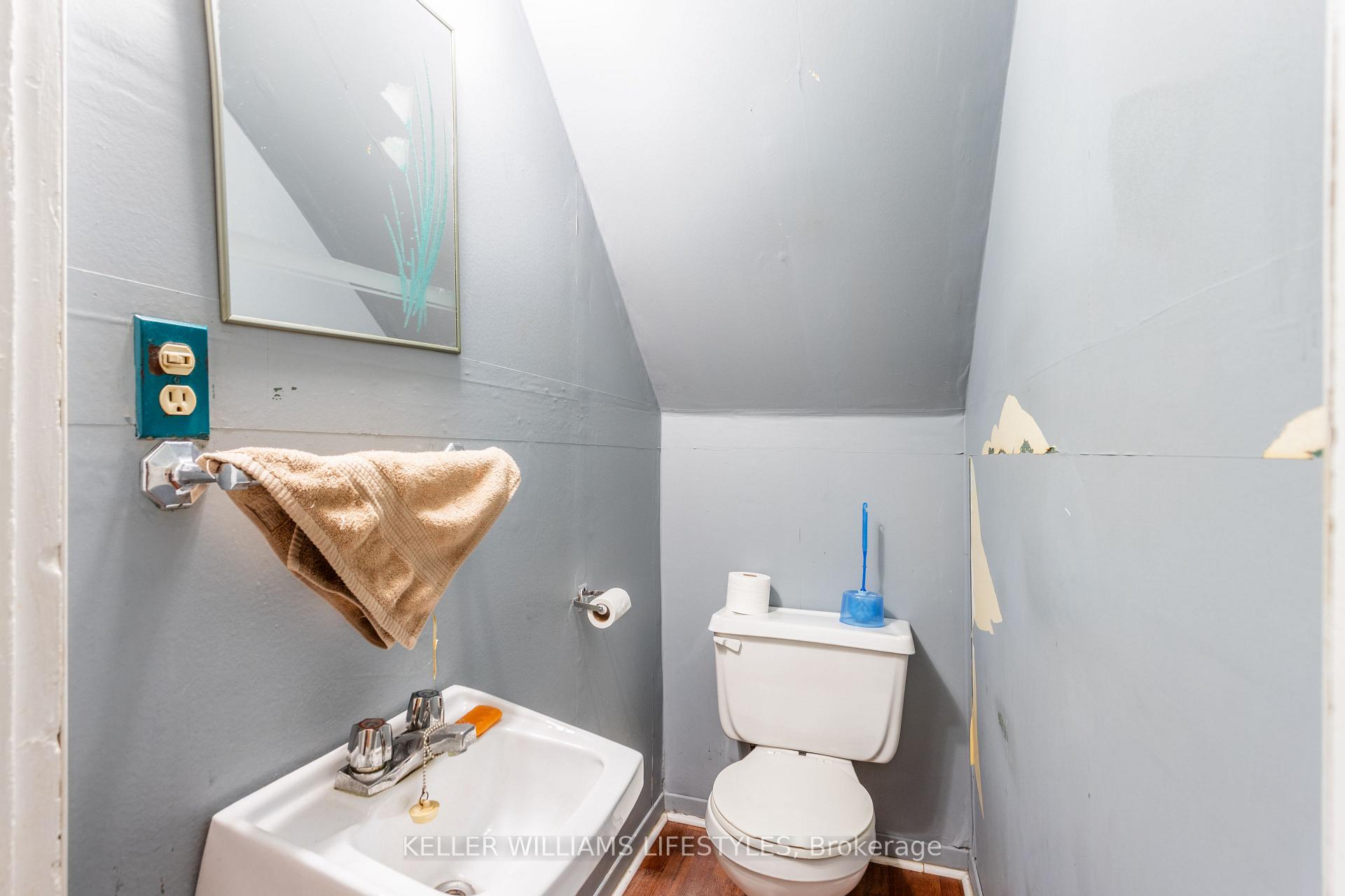 Photo 13 of 167 Broadway Street, North Middlesex, Parkhill — HOMEH