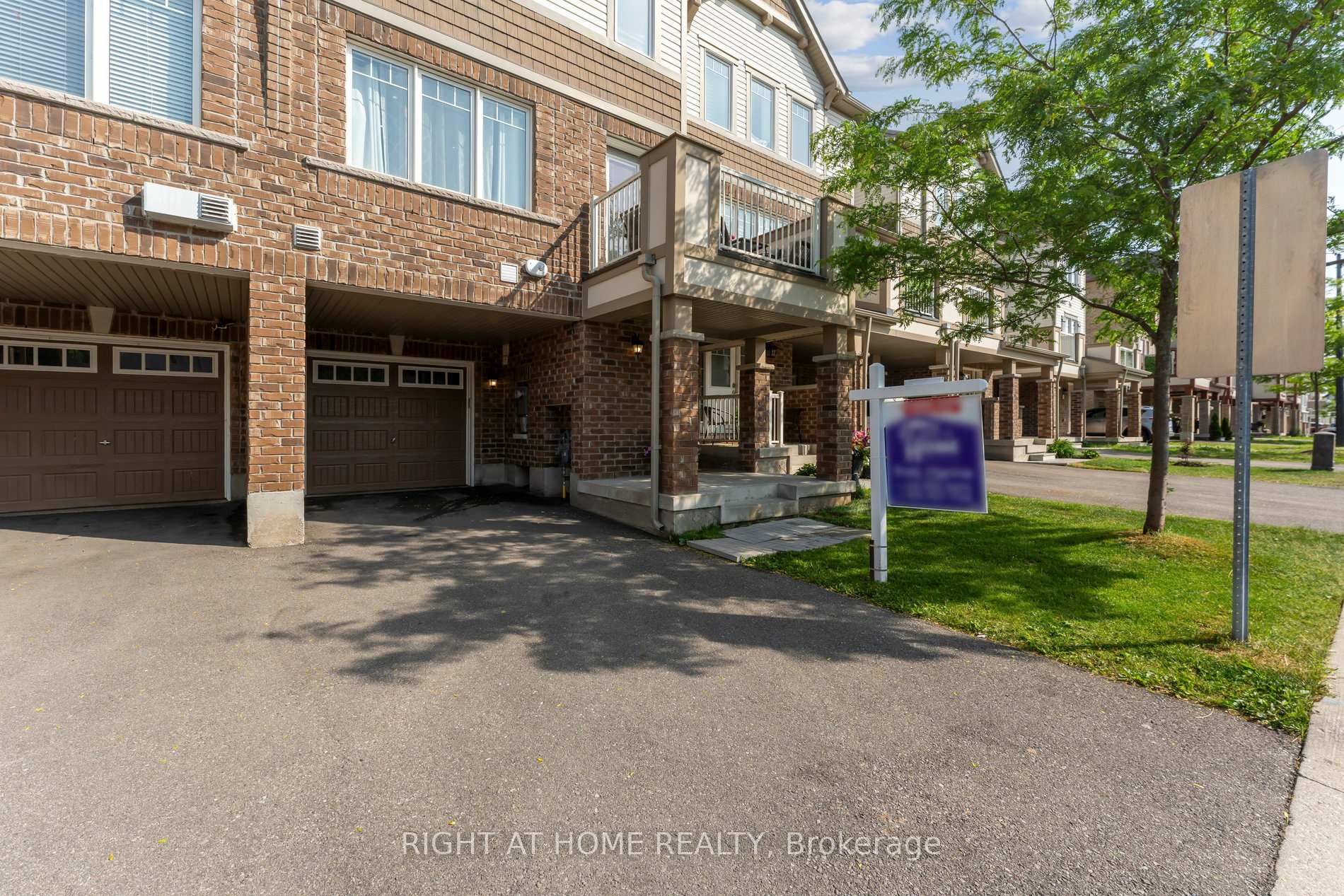 Photo 3 of 1137 Duignan Crescent, Milton, Ford — HOMEH