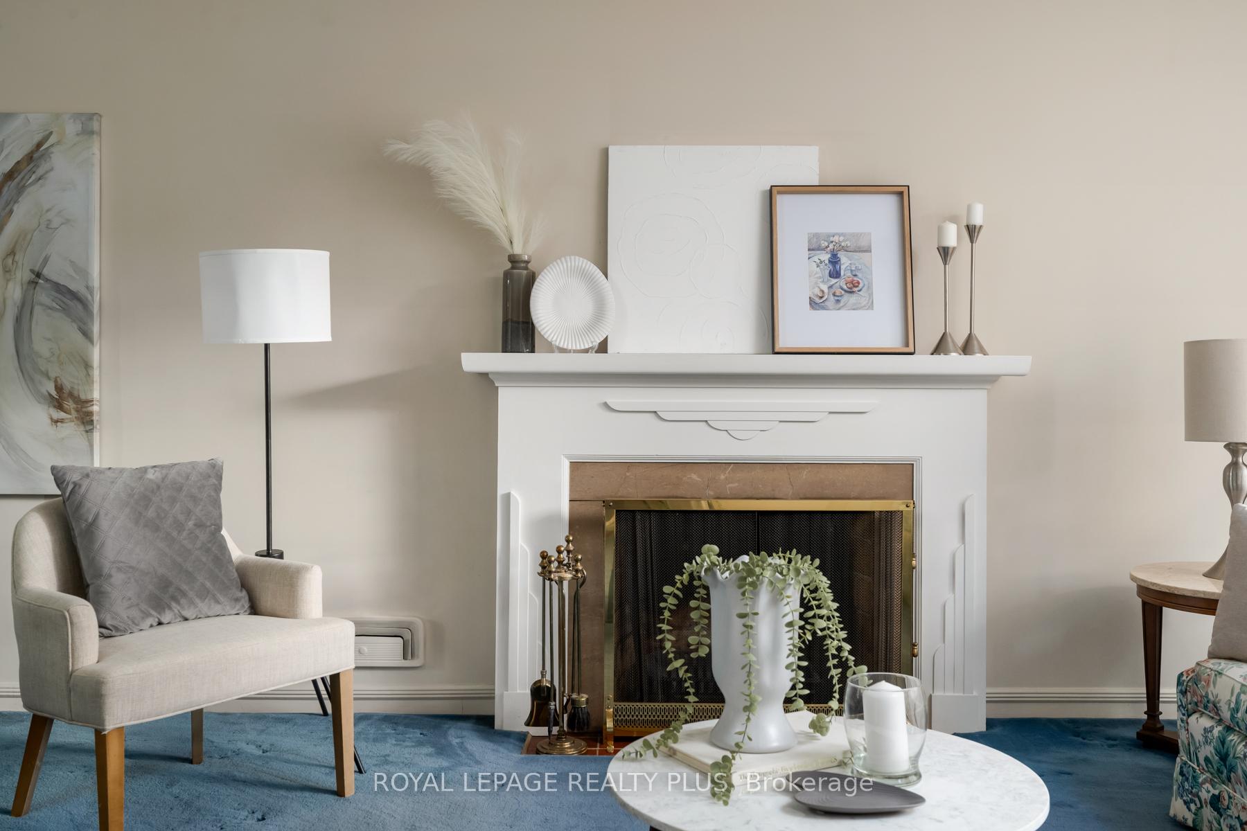 Photo 5 of 935 Hedge Drive, Mississauga, Lakeview — HOMEH