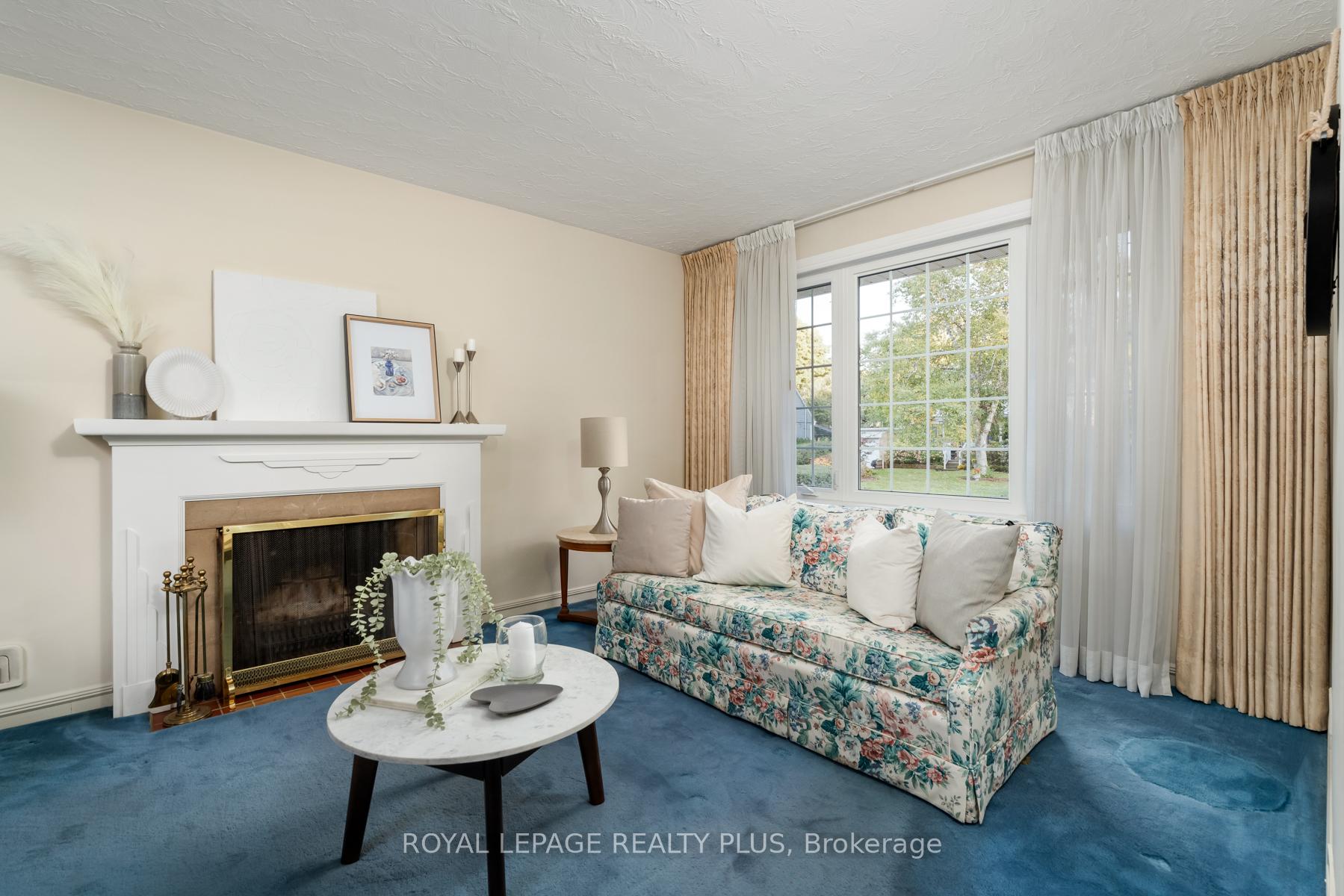 Photo 6 of 935 Hedge Drive, Mississauga, Lakeview — HOMEH