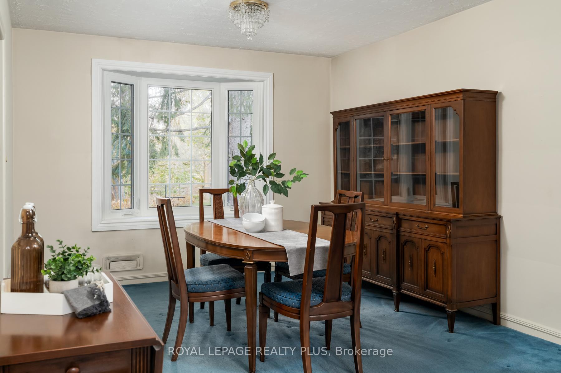 Photo 9 of 935 Hedge Drive, Mississauga, Lakeview — HOMEH