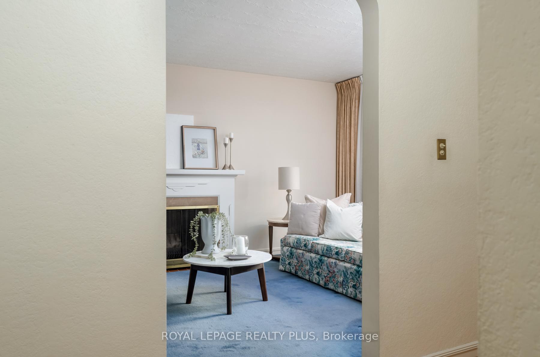 Photo 11 of 935 Hedge Drive, Mississauga, Lakeview — HOMEH