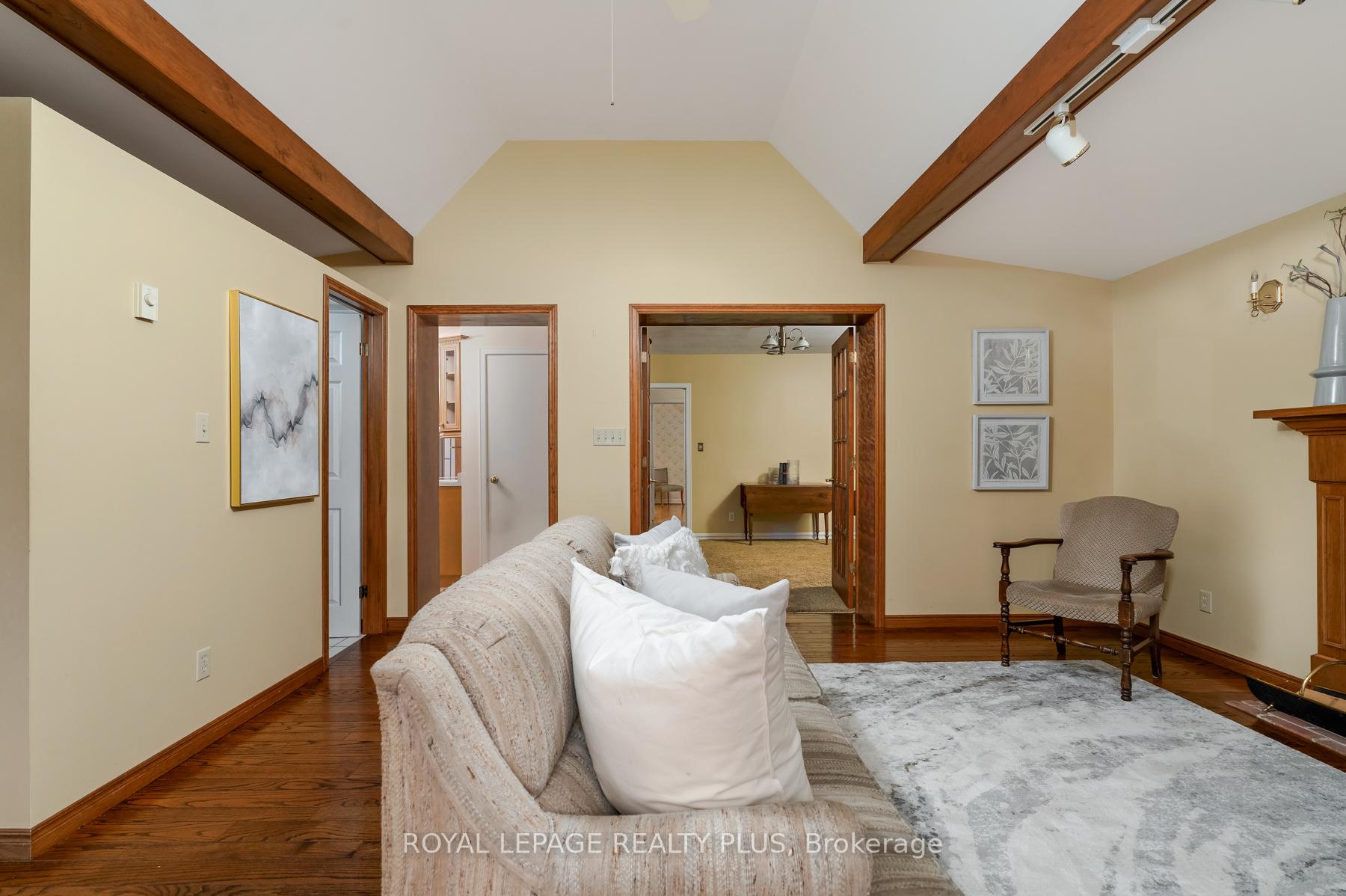 Photo 23 of 935 Hedge Drive, Mississauga, Lakeview — HOMEH