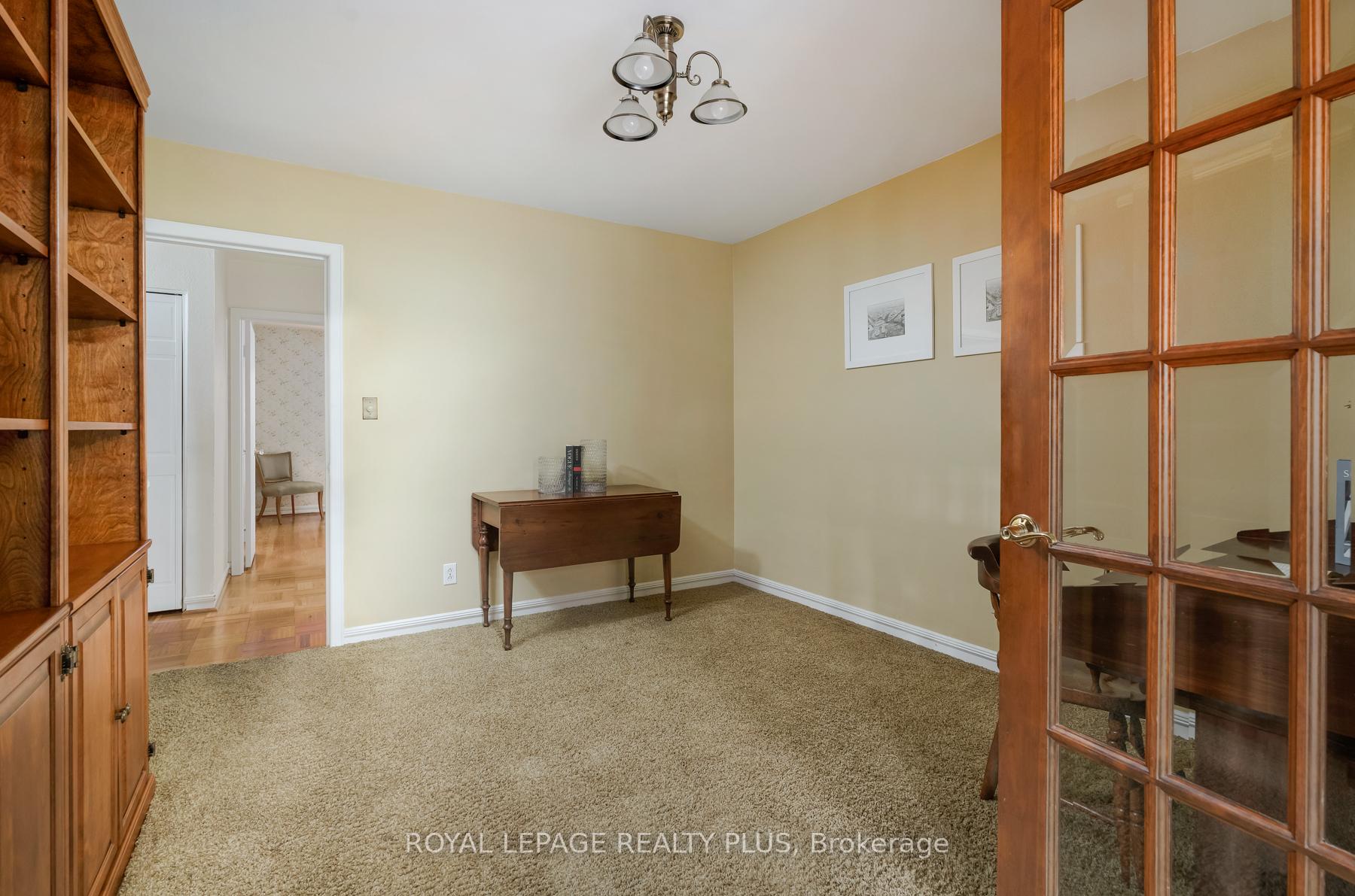 Photo 25 of 935 Hedge Drive, Mississauga, Lakeview — HOMEH