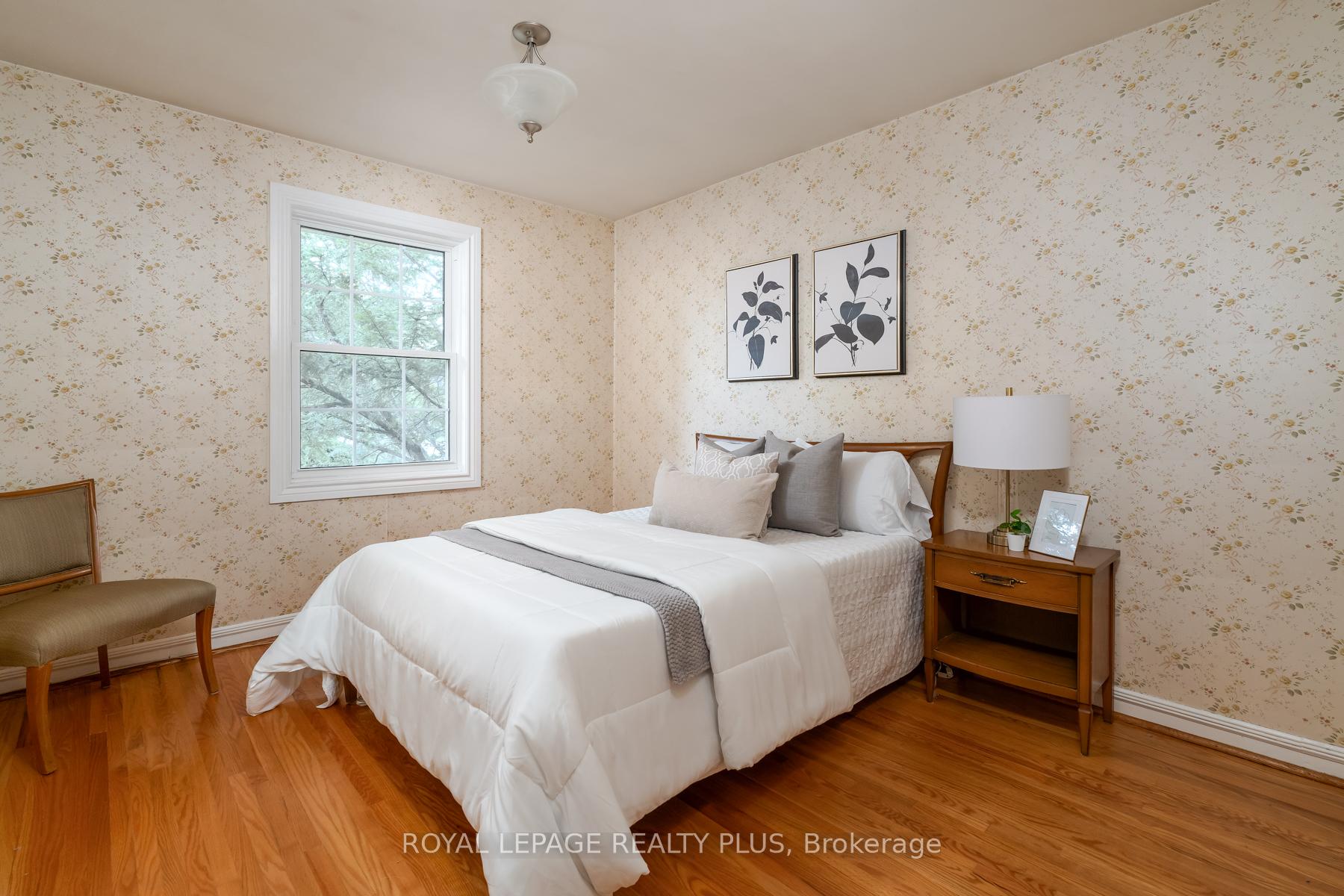 Photo 26 of 935 Hedge Drive, Mississauga, Lakeview — HOMEH