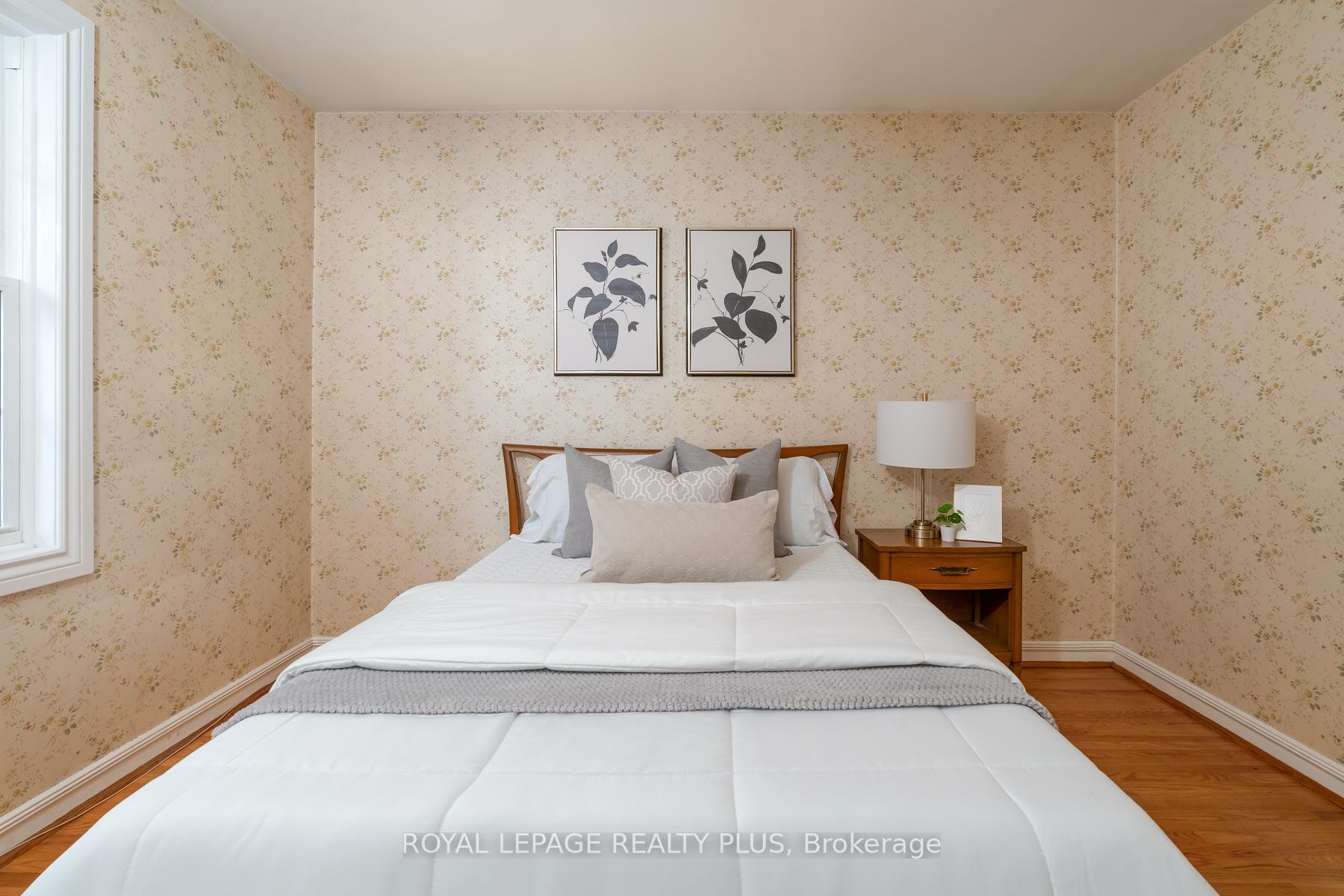 Photo 27 of 935 Hedge Drive, Mississauga, Lakeview — HOMEH