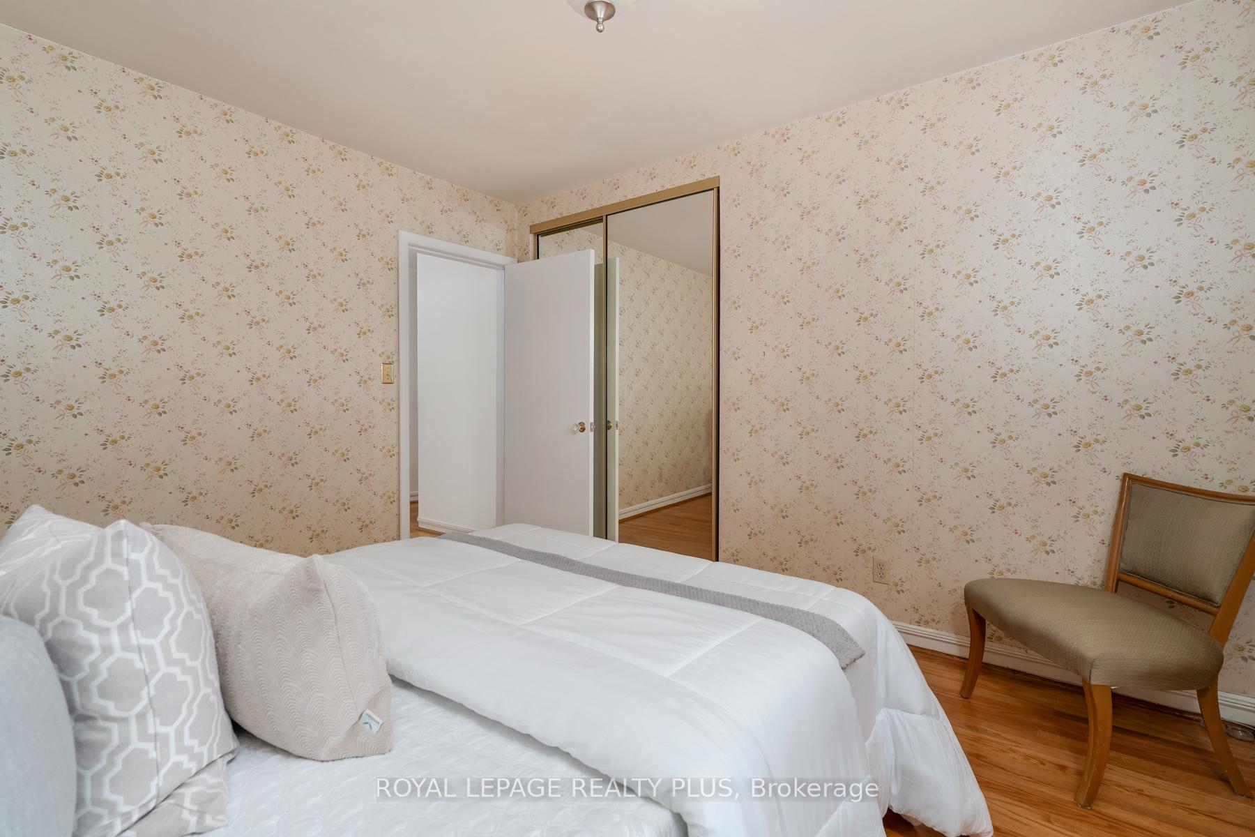 Photo 28 of 935 Hedge Drive, Mississauga, Lakeview — HOMEH