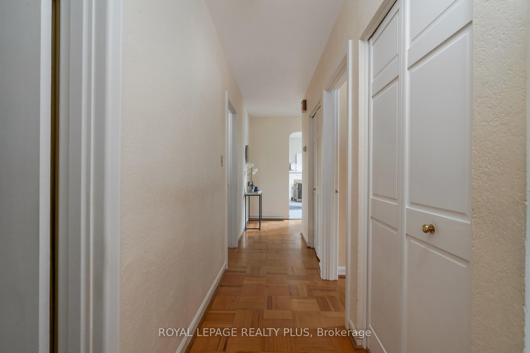 Photo 32 of 935 Hedge Drive, Mississauga, Lakeview — HOMEH