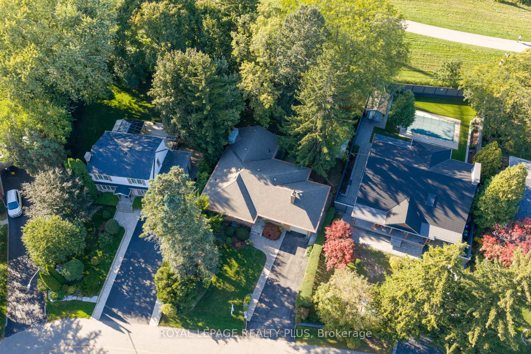 Photo 33 of 935 Hedge Drive, Mississauga, Lakeview — HOMEH