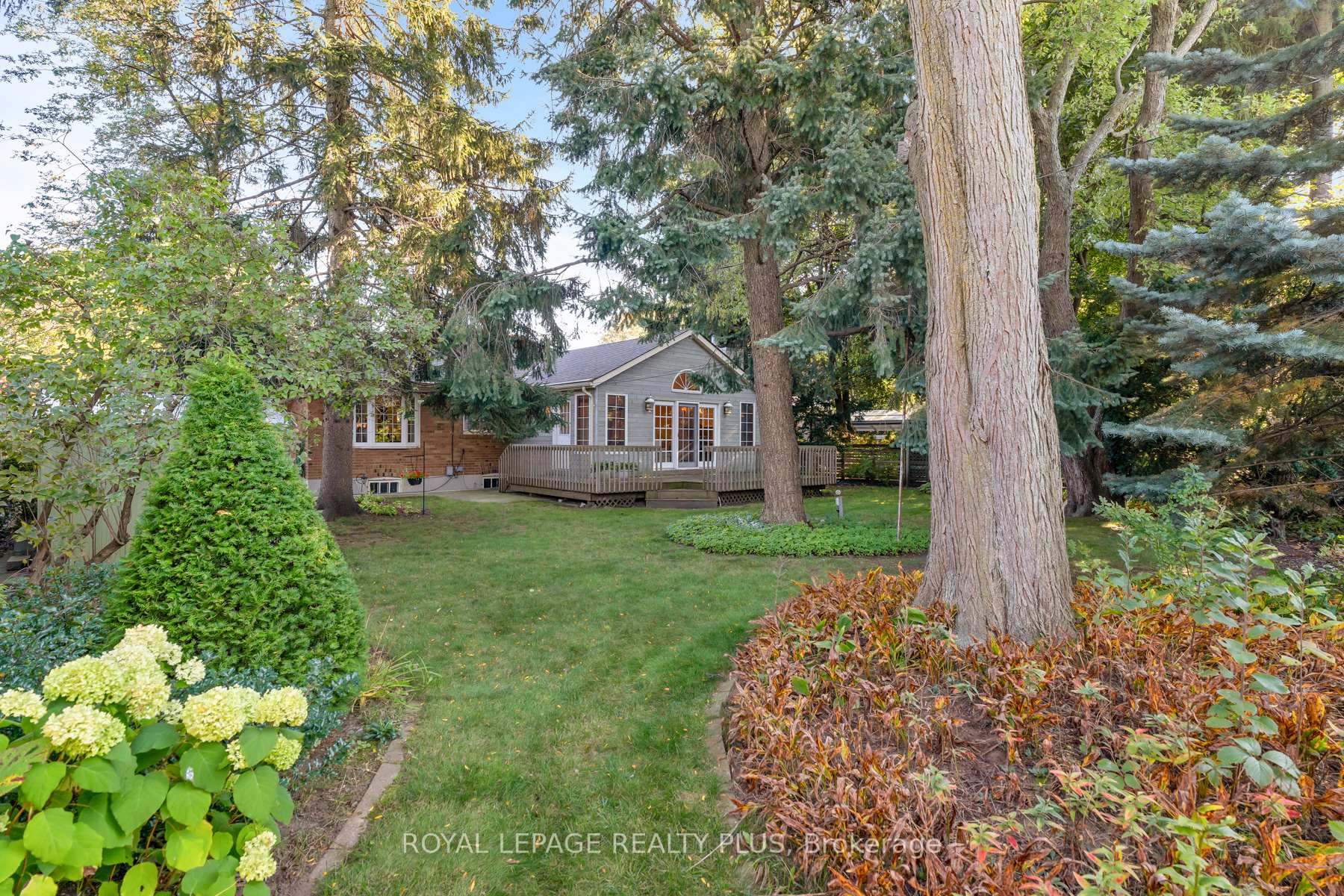 Photo 34 of 935 Hedge Drive, Mississauga, Lakeview — HOMEH