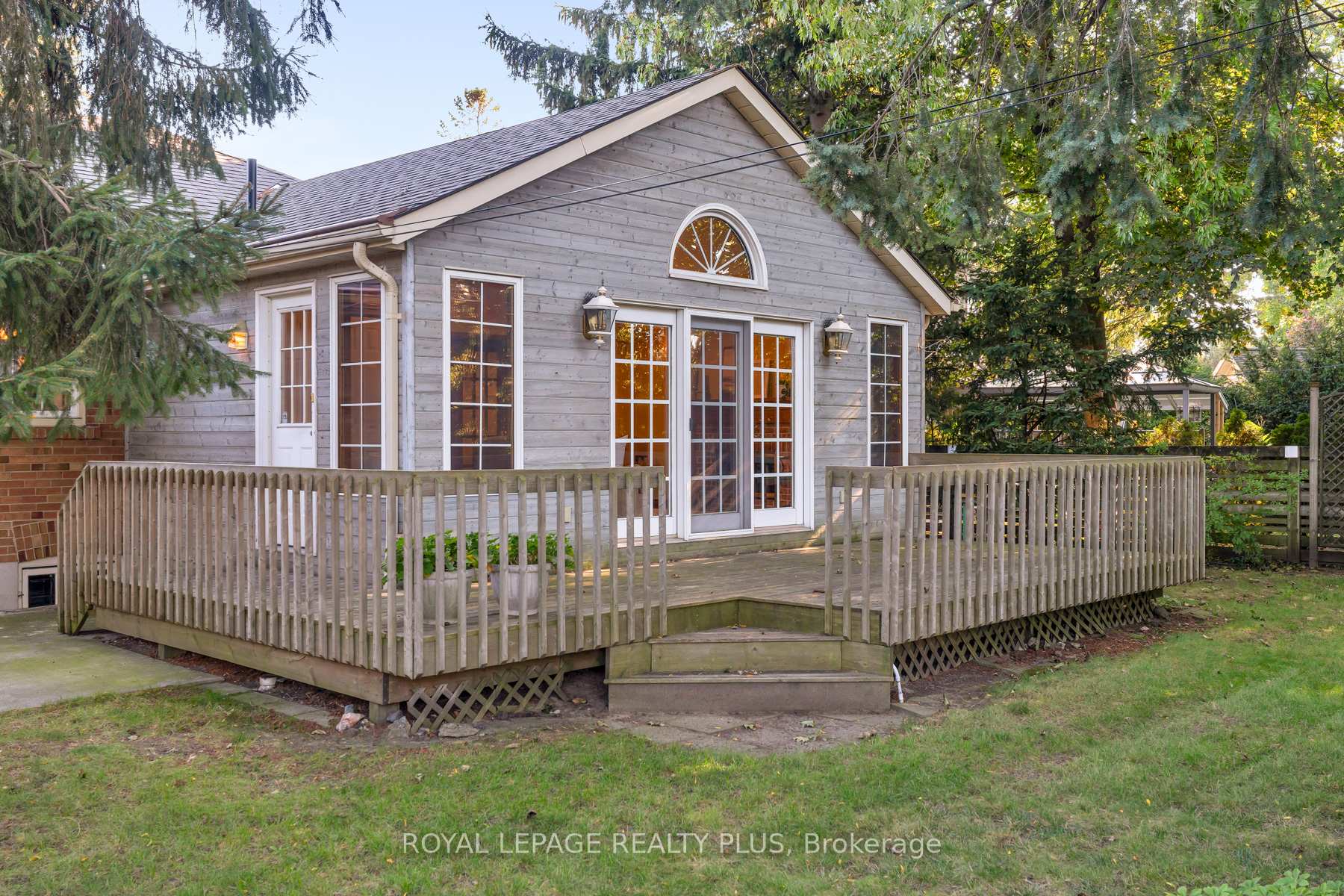 Photo 35 of 935 Hedge Drive, Mississauga, Lakeview — HOMEH