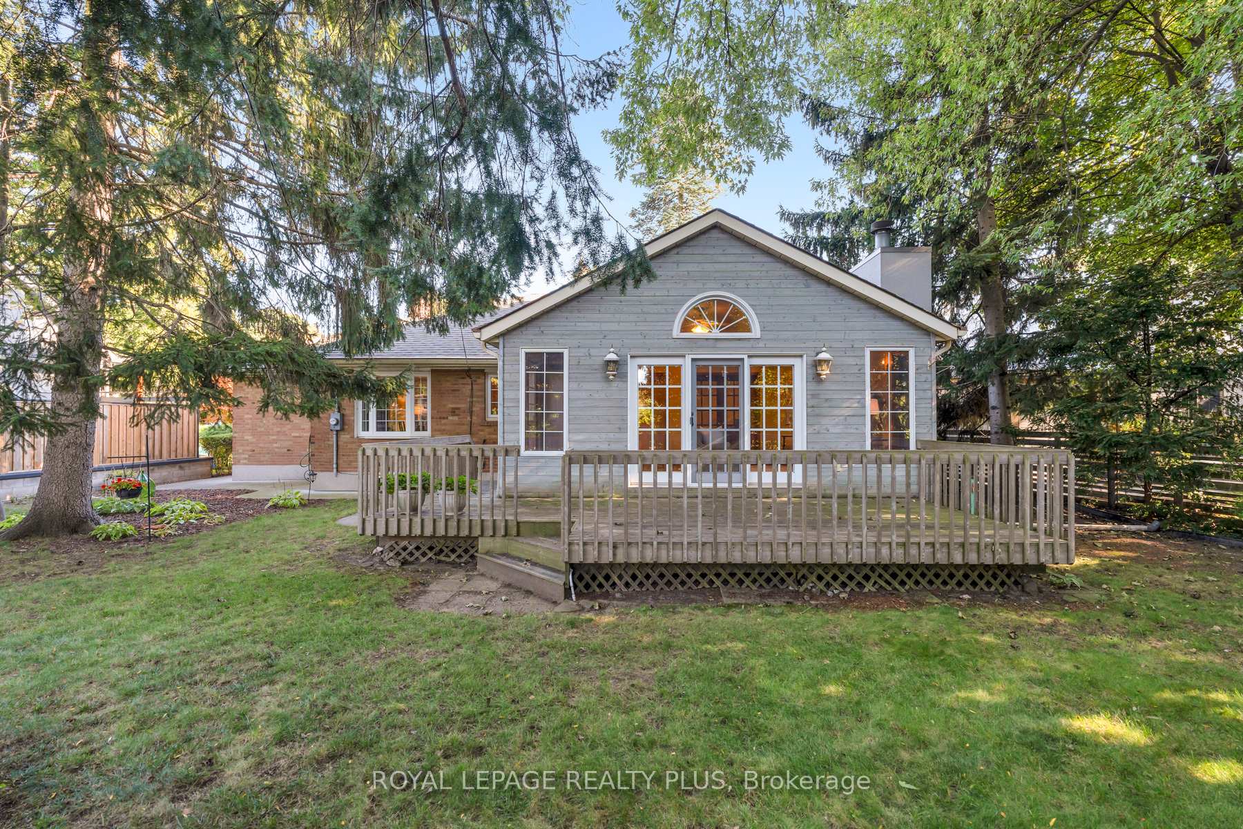 Photo 36 of 935 Hedge Drive, Mississauga, Lakeview — HOMEH