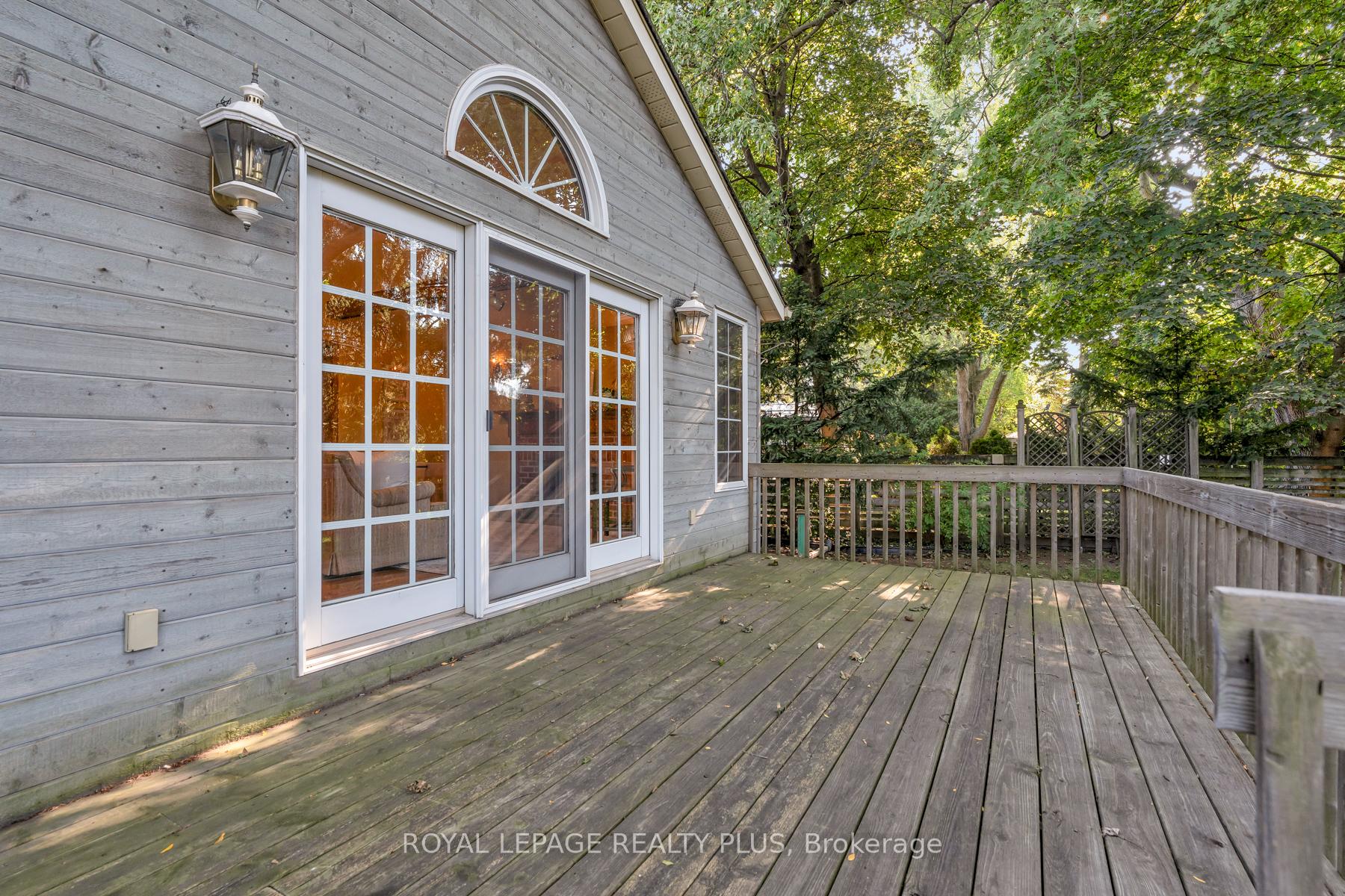 Photo 37 of 935 Hedge Drive, Mississauga, Lakeview — HOMEH