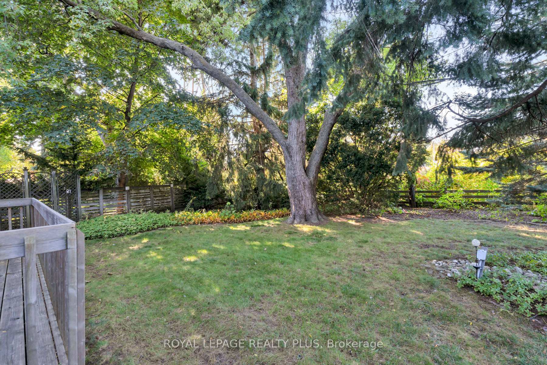 Photo 39 of 935 Hedge Drive, Mississauga, Lakeview — HOMEH