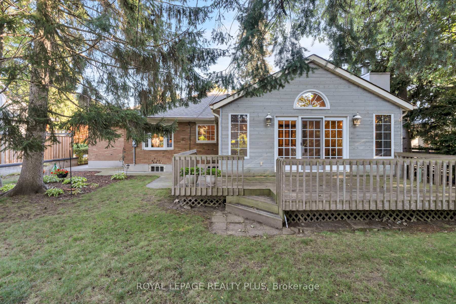 Photo 41 of 935 Hedge Drive, Mississauga, Lakeview — HOMEH