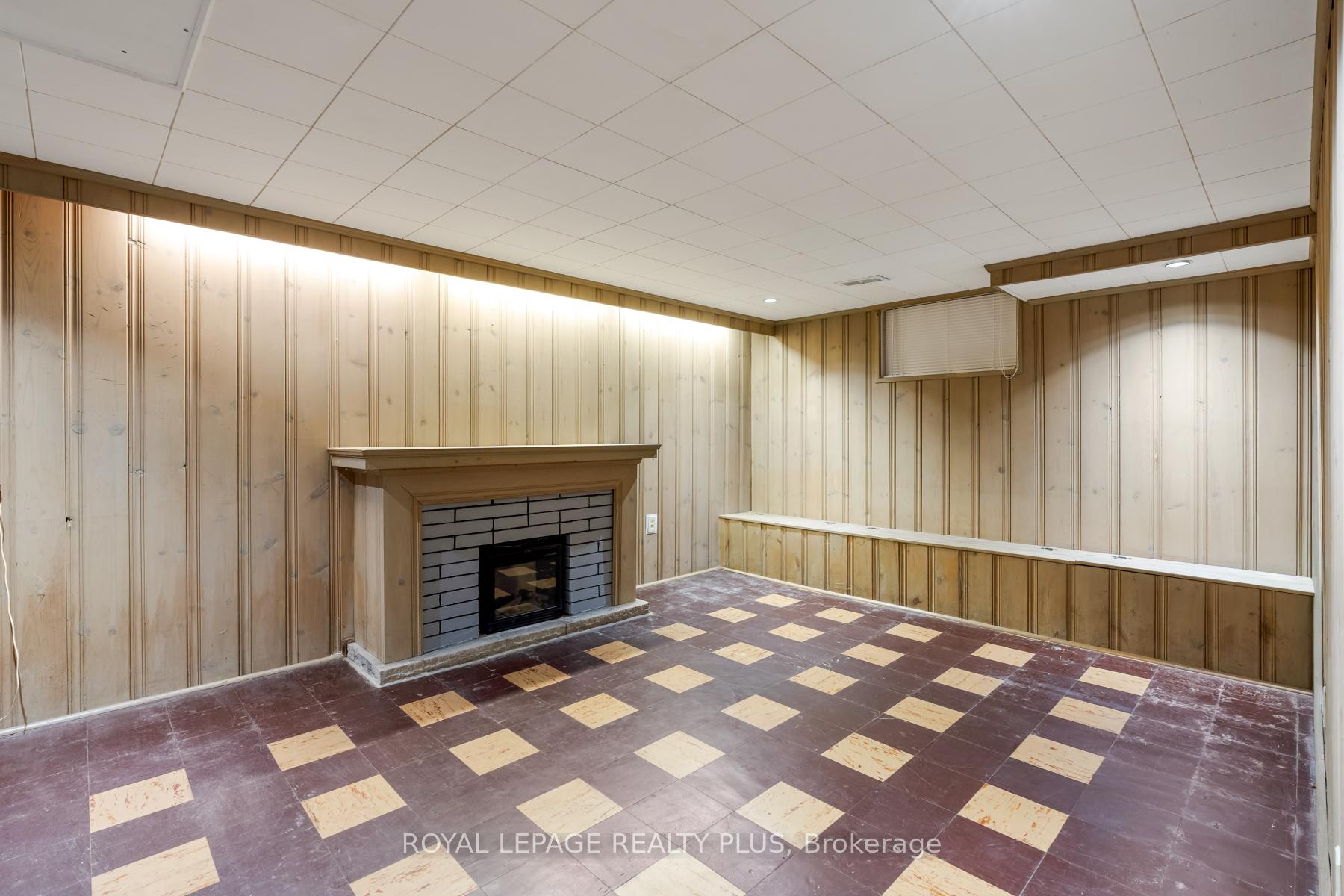 Photo 44 of 935 Hedge Drive, Mississauga, Lakeview — HOMEH