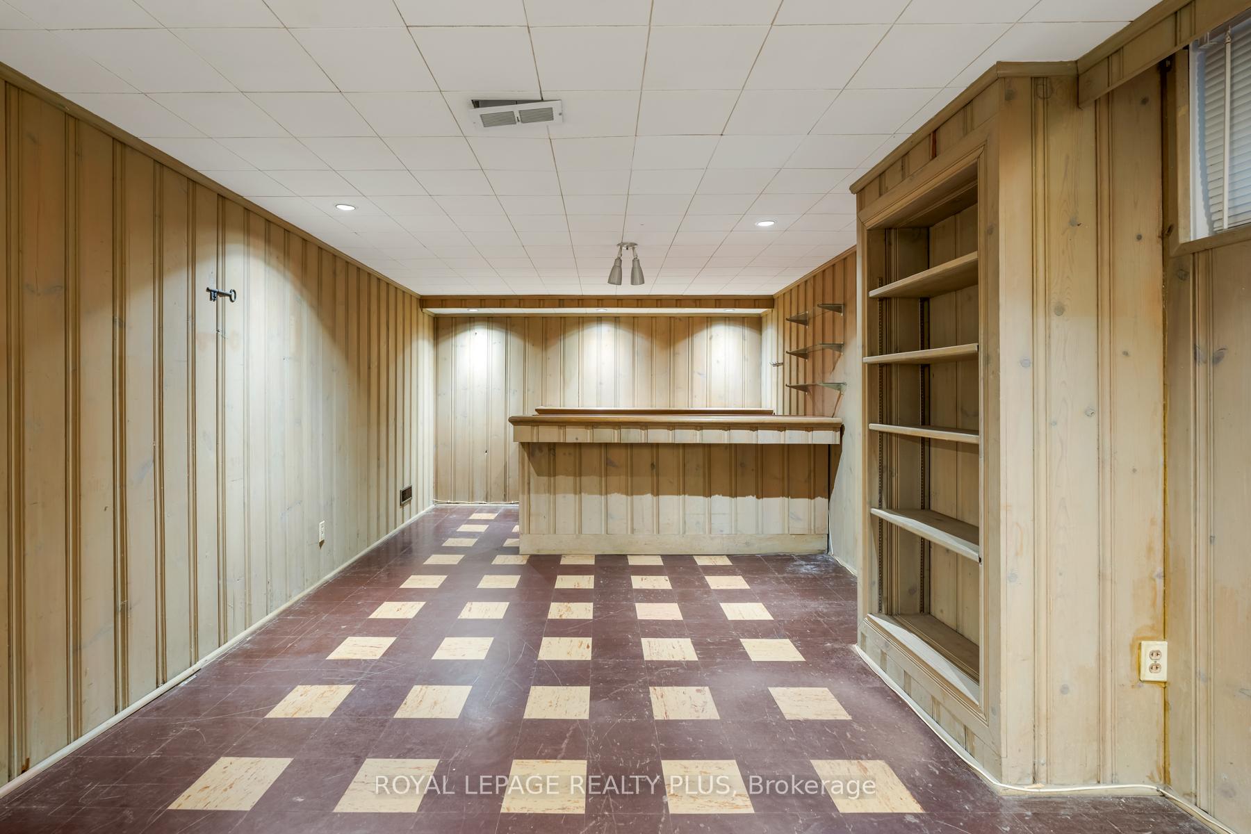 Photo 46 of 935 Hedge Drive, Mississauga, Lakeview — HOMEH