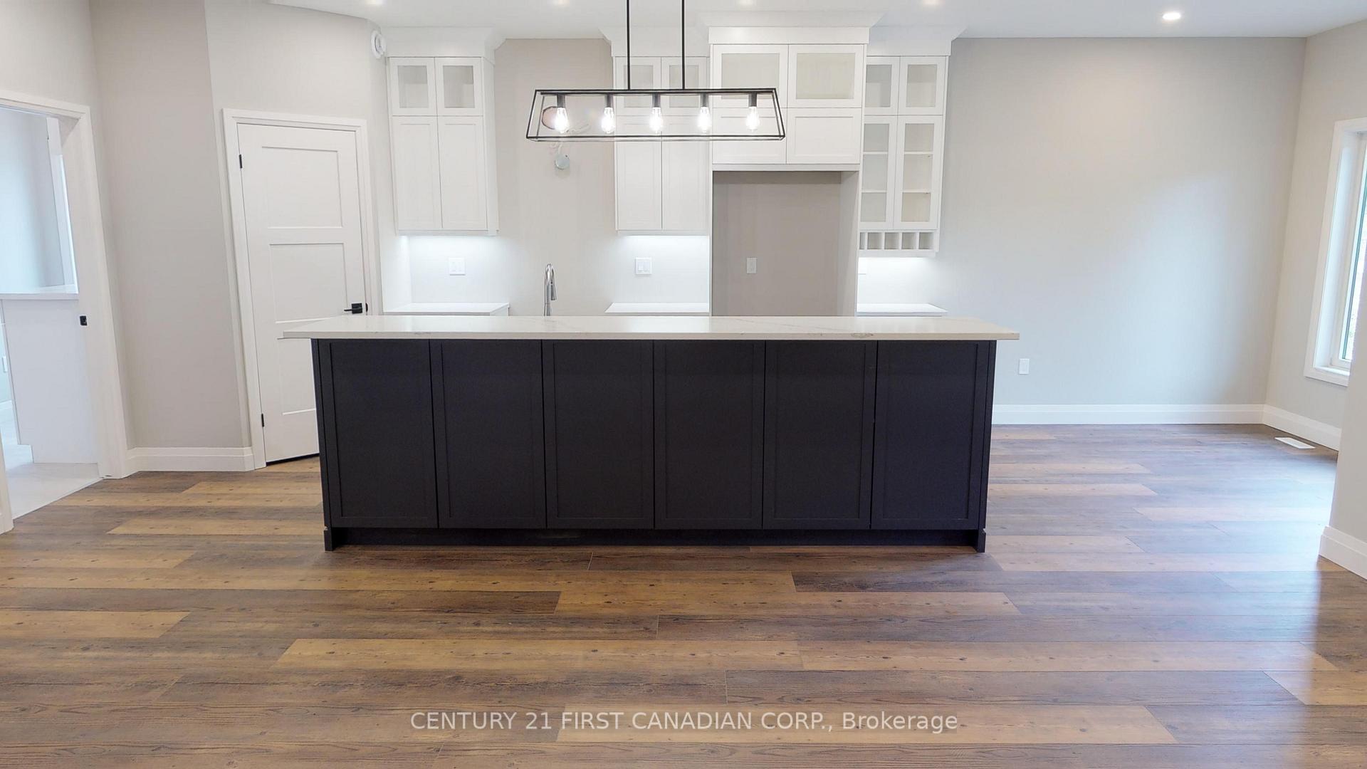Photo 10 of 2 Postma Crescent, North Middlesex, Alisa Craig — HOMEH