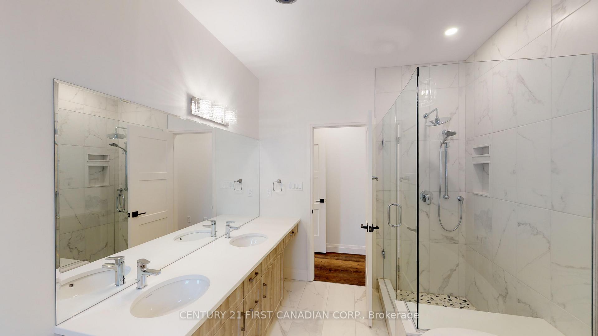 Photo 15 of 2 Postma Crescent, North Middlesex, Alisa Craig — HOMEH