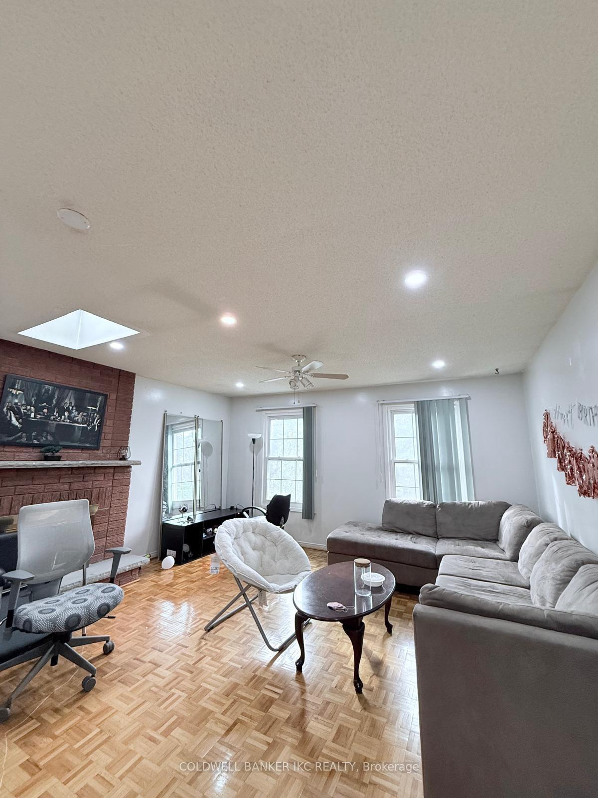 Photo 3 of 286 Ukraine Road, Mississauga, Fairview — HOMEH
