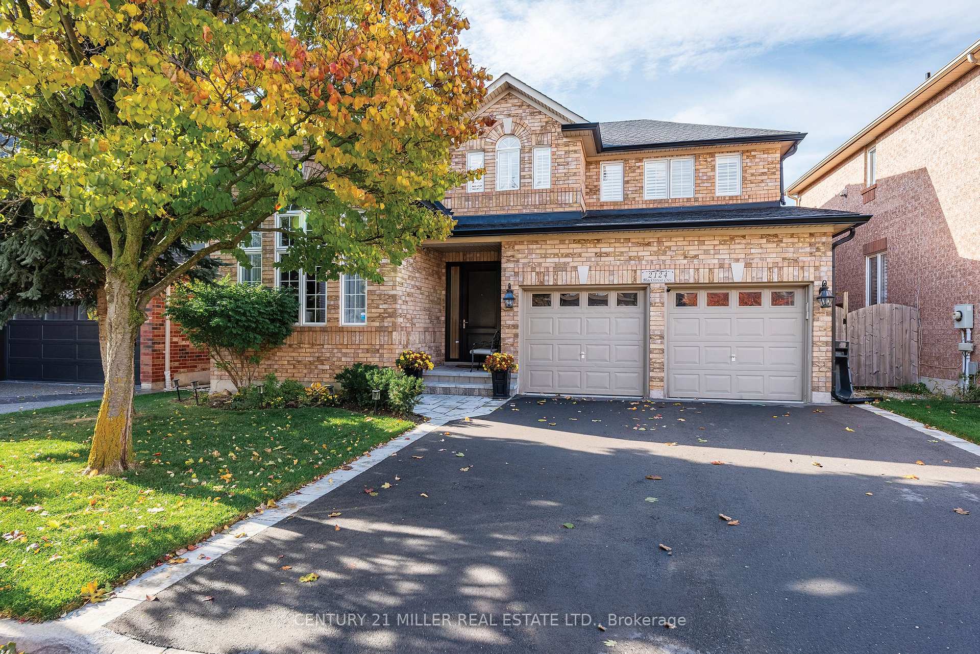 Photo 1 of 2124 Blackforest Crescent, Oakville, Westmount — HOMEH