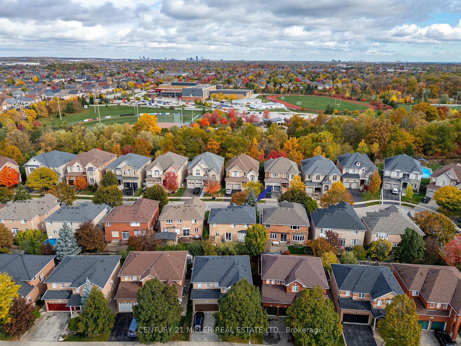 Photo 3 of 2124 Blackforest Crescent, Oakville, Westmount — HOMEH