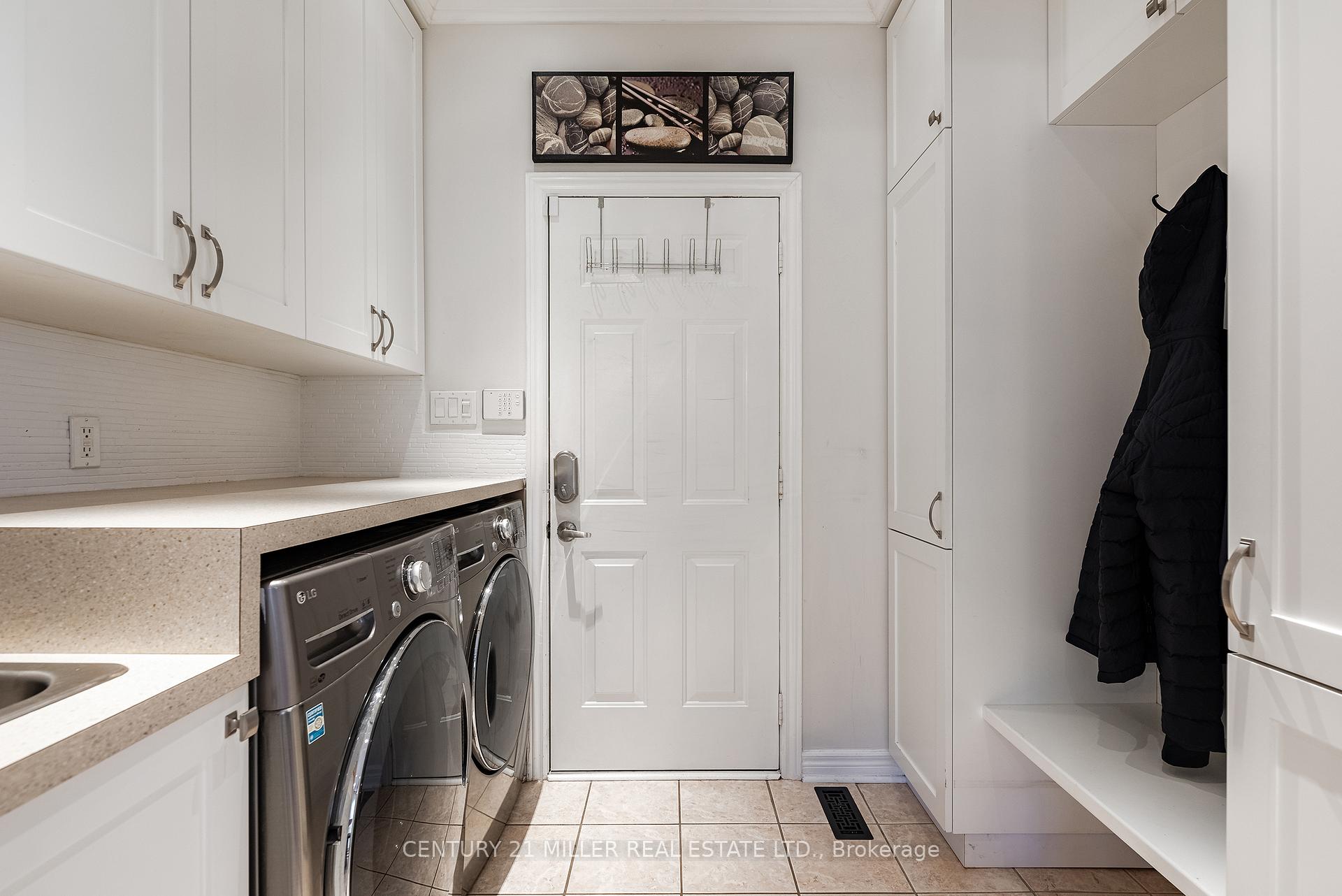 Photo 19 of 2124 Blackforest Crescent, Oakville, Westmount — HOMEH