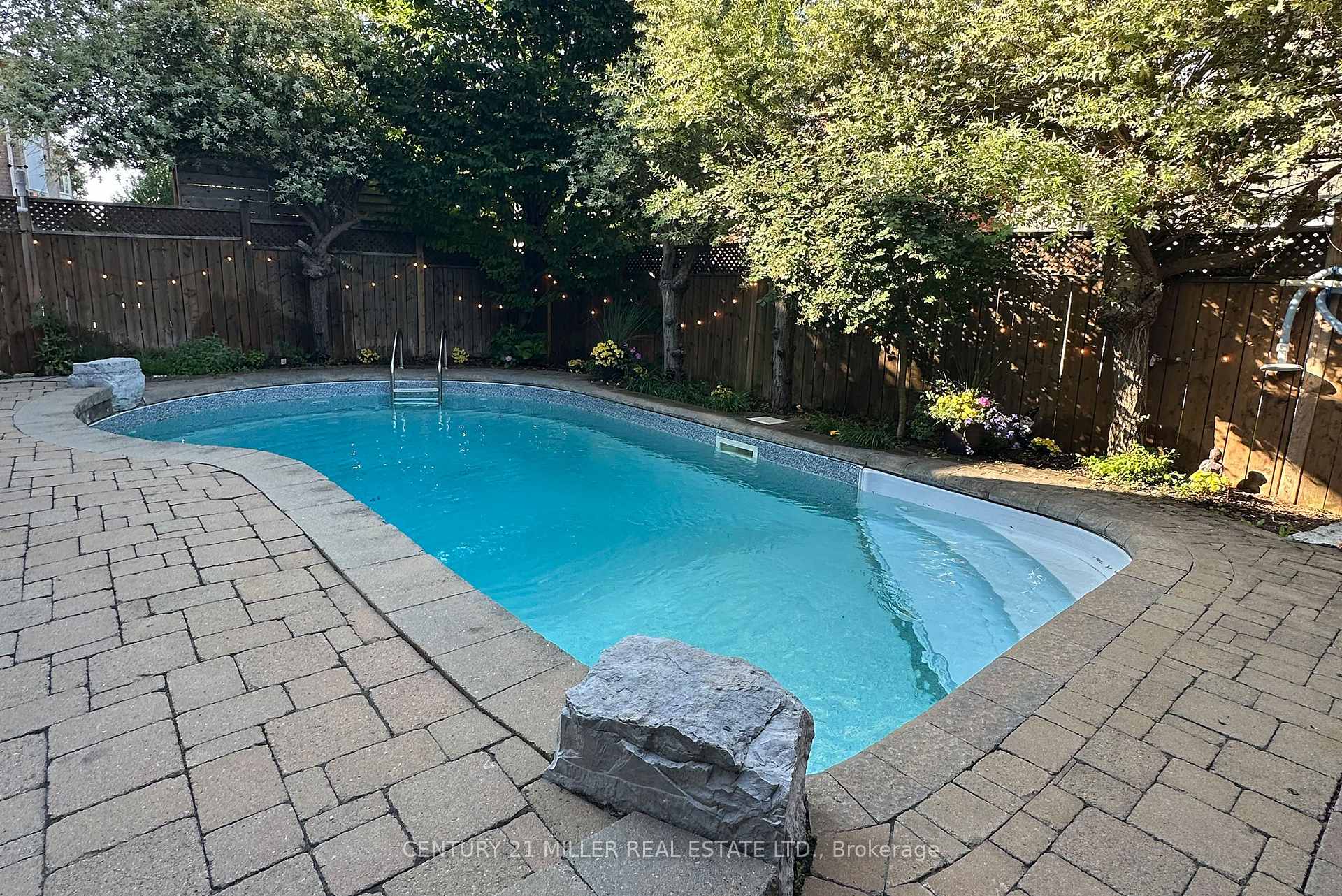 Photo 39 of 2124 Blackforest Crescent, Oakville, Westmount — HOMEH