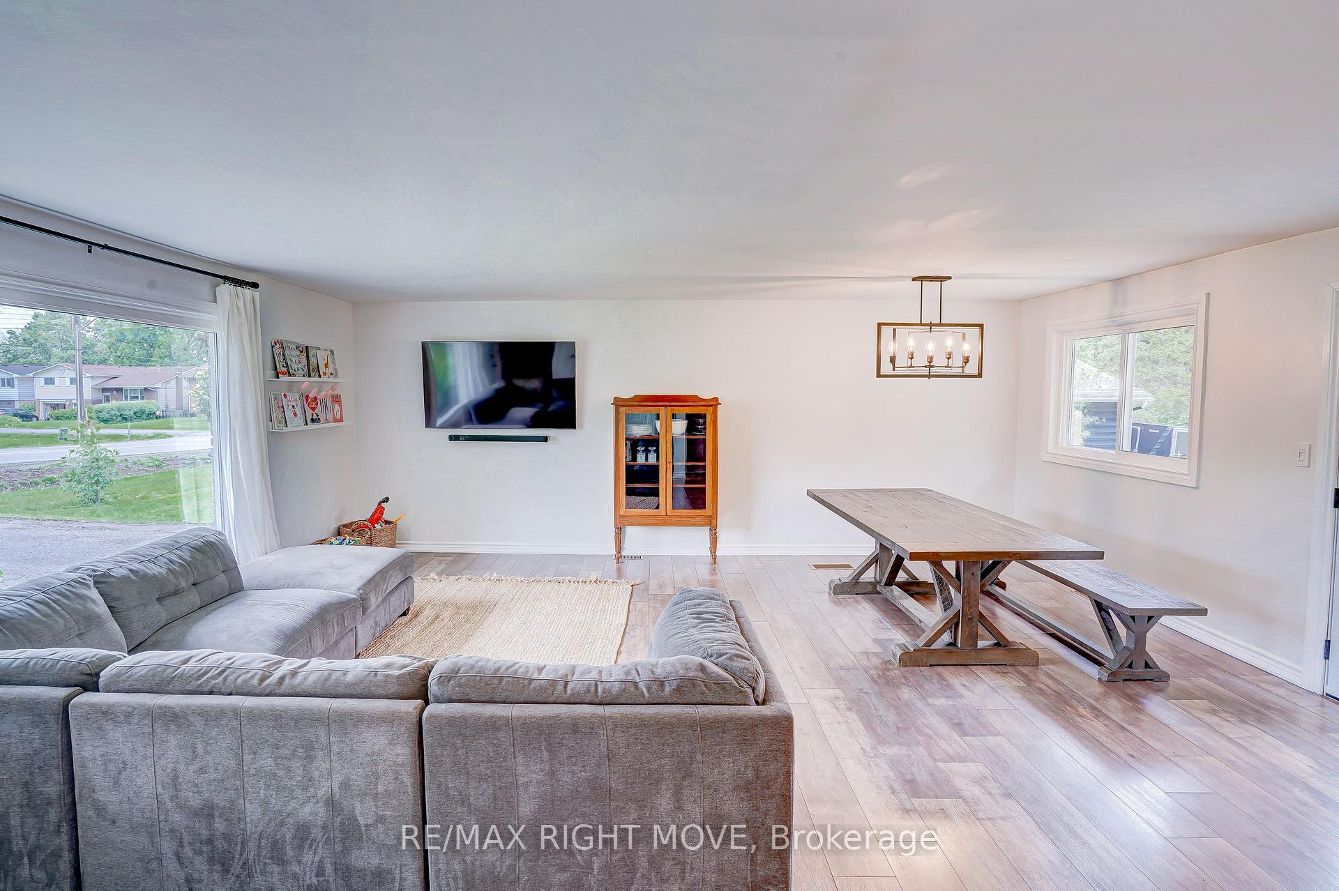 Photo 3 of 43 Galley Avenue, Orillia — HOMEH