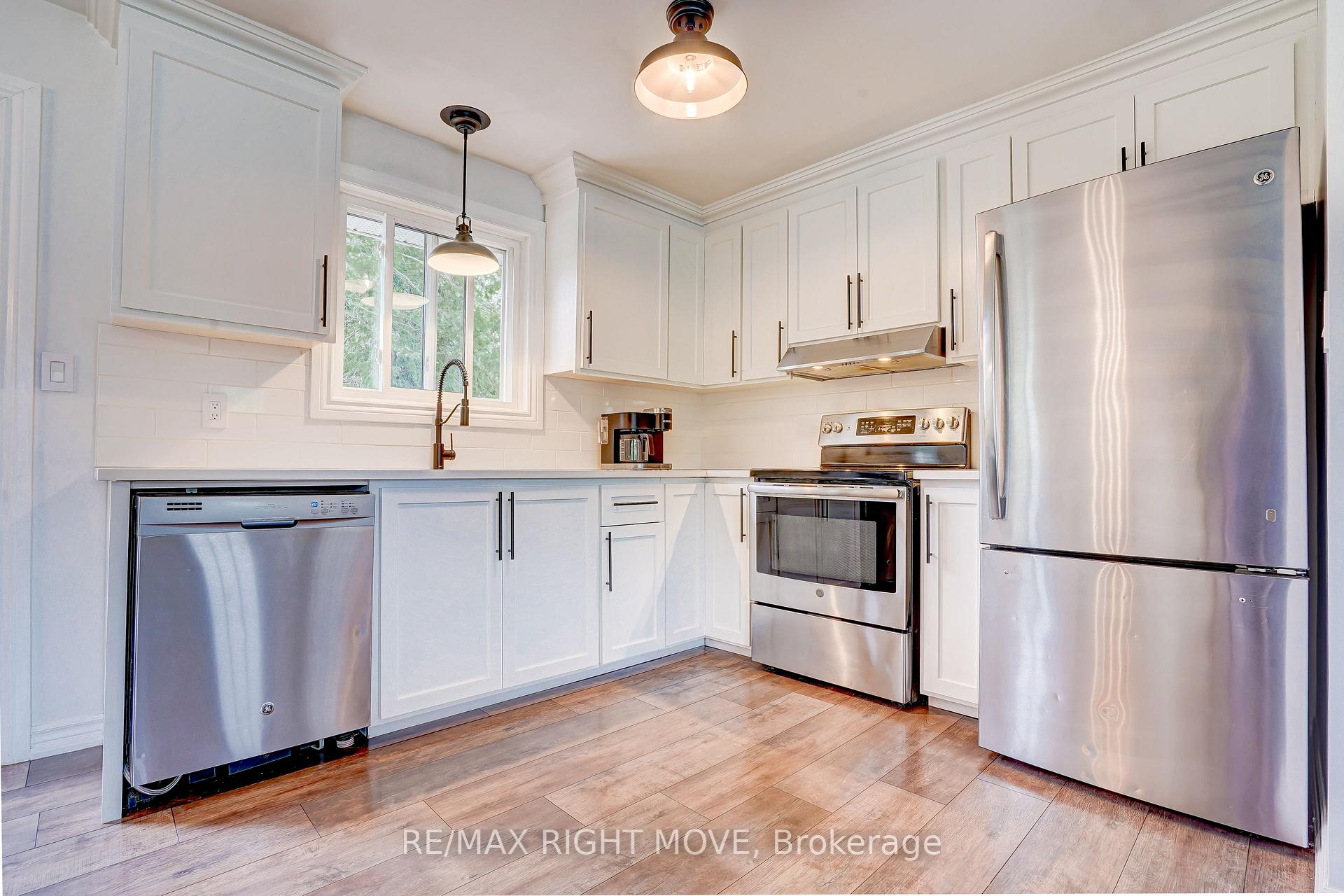 Photo 5 of 43 Galley Avenue, Orillia — HOMEH