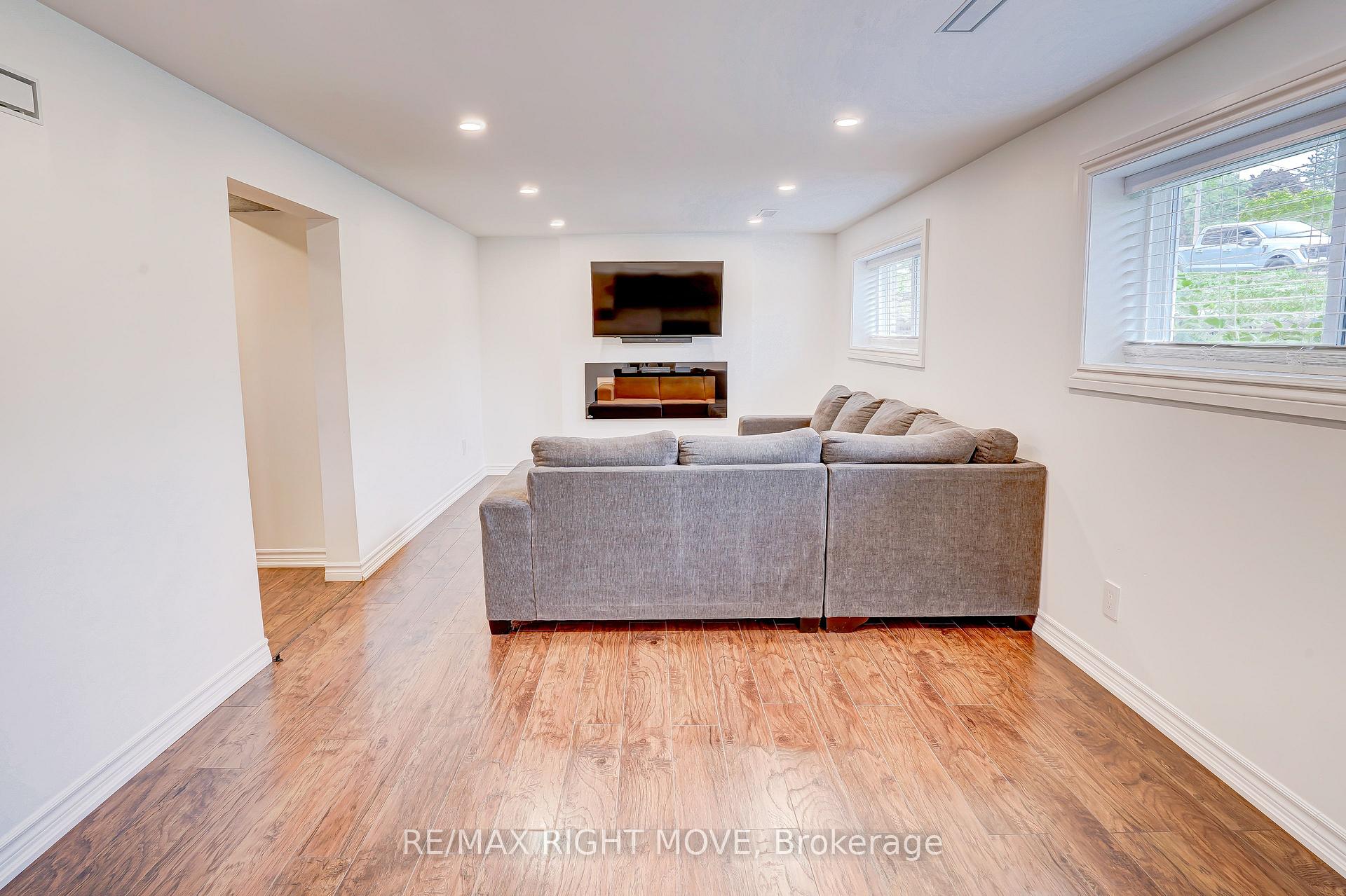 Photo 12 of 43 Galley Avenue, Orillia — HOMEH