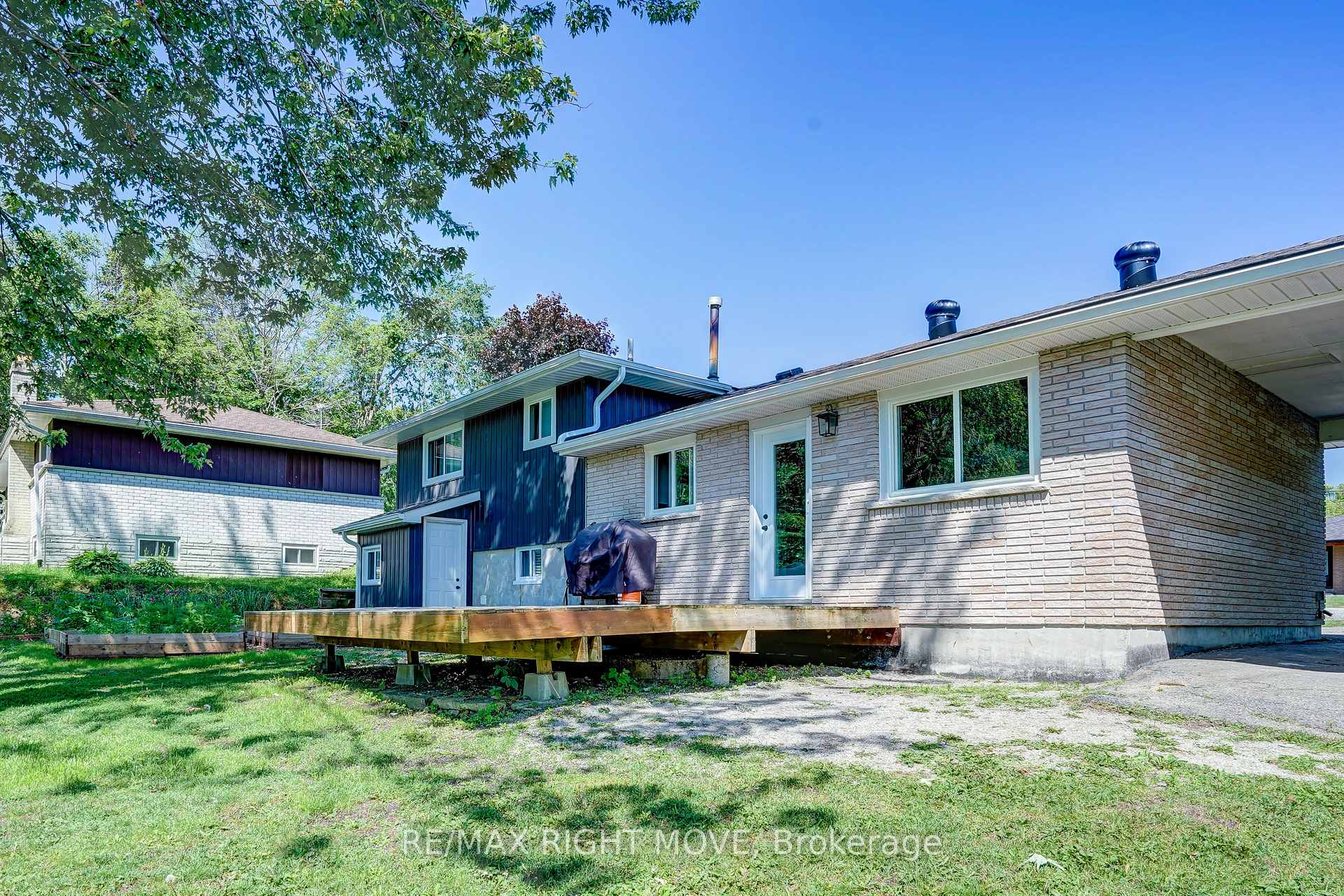 Photo 17 of 43 Galley Avenue, Orillia — HOMEH